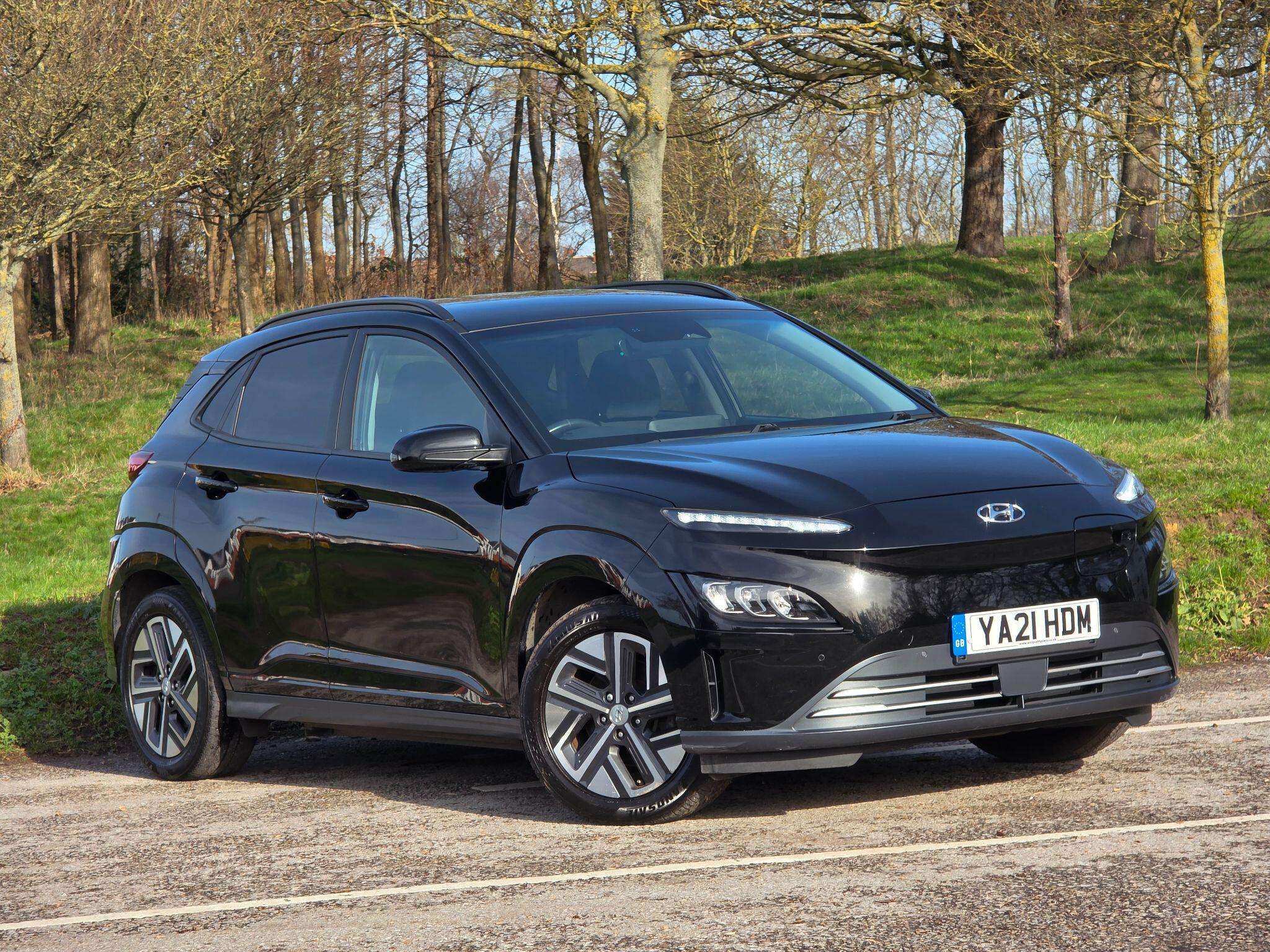 A 2021 HYUNDAI KONA 64kWh Premium Auto 5dr (10.5kW Charger) A 2021 HYUNDAI KONA 64kWh Premium Auto 5dr (10.5kW Charger)