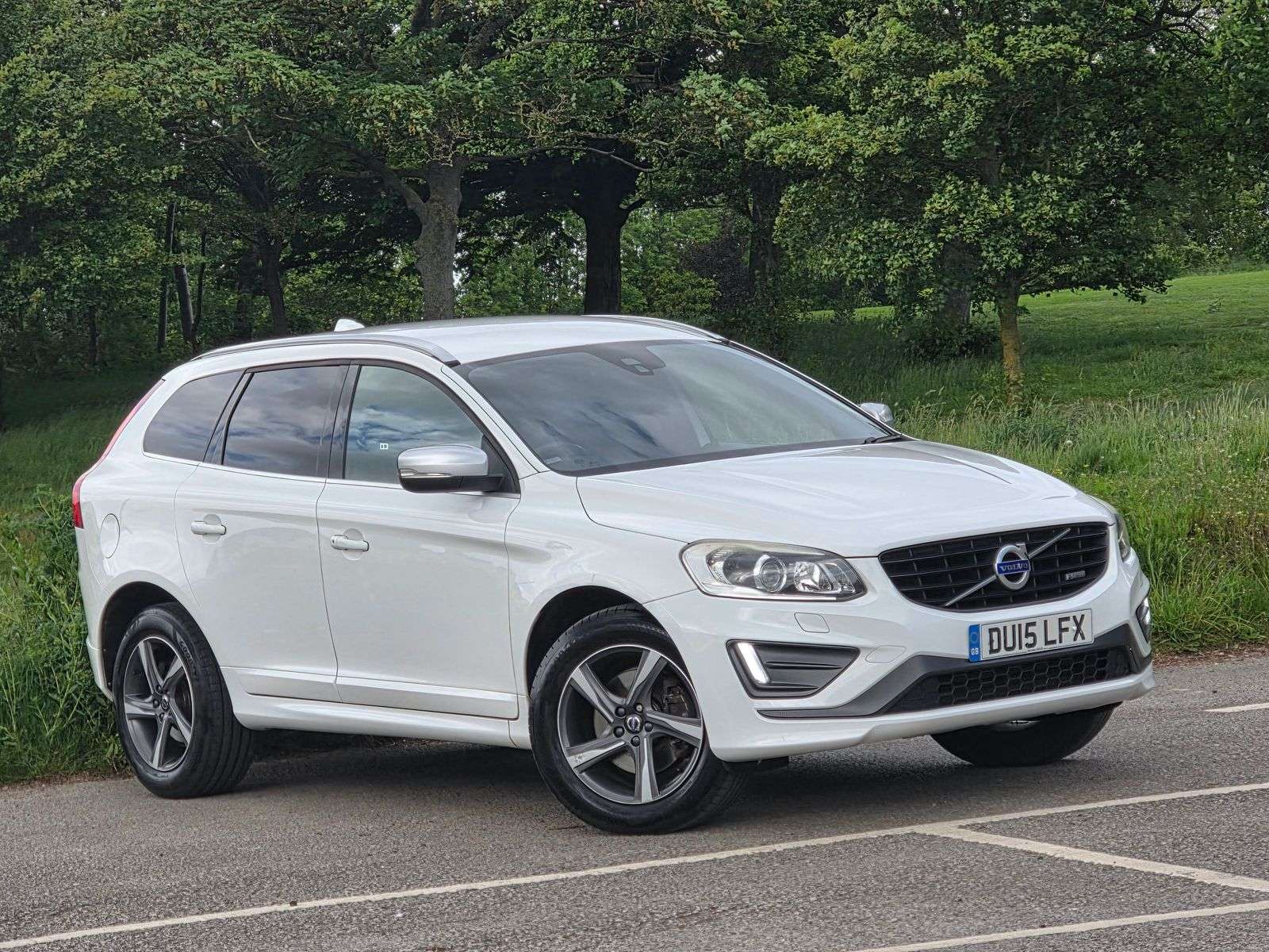 A 2015 VOLVO XC60 2.4 D4 R-Design Lux Nav AWD Euro 5 (s/s) 5dr A 2015 VOLVO XC60 2.4 D4 R-Design Lux Nav AWD Euro 5 (s/s) 5dr