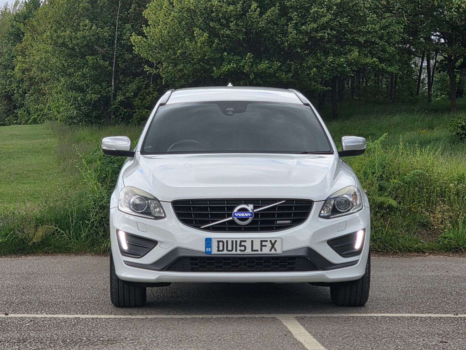 A 2015 VOLVO XC60 2.4 D4 R-Design Lux Nav AWD Euro 5 (s/s) 5dr A 2015 VOLVO XC60 2.4 D4 R-Design Lux Nav AWD Euro 5 (s/s) 5dr