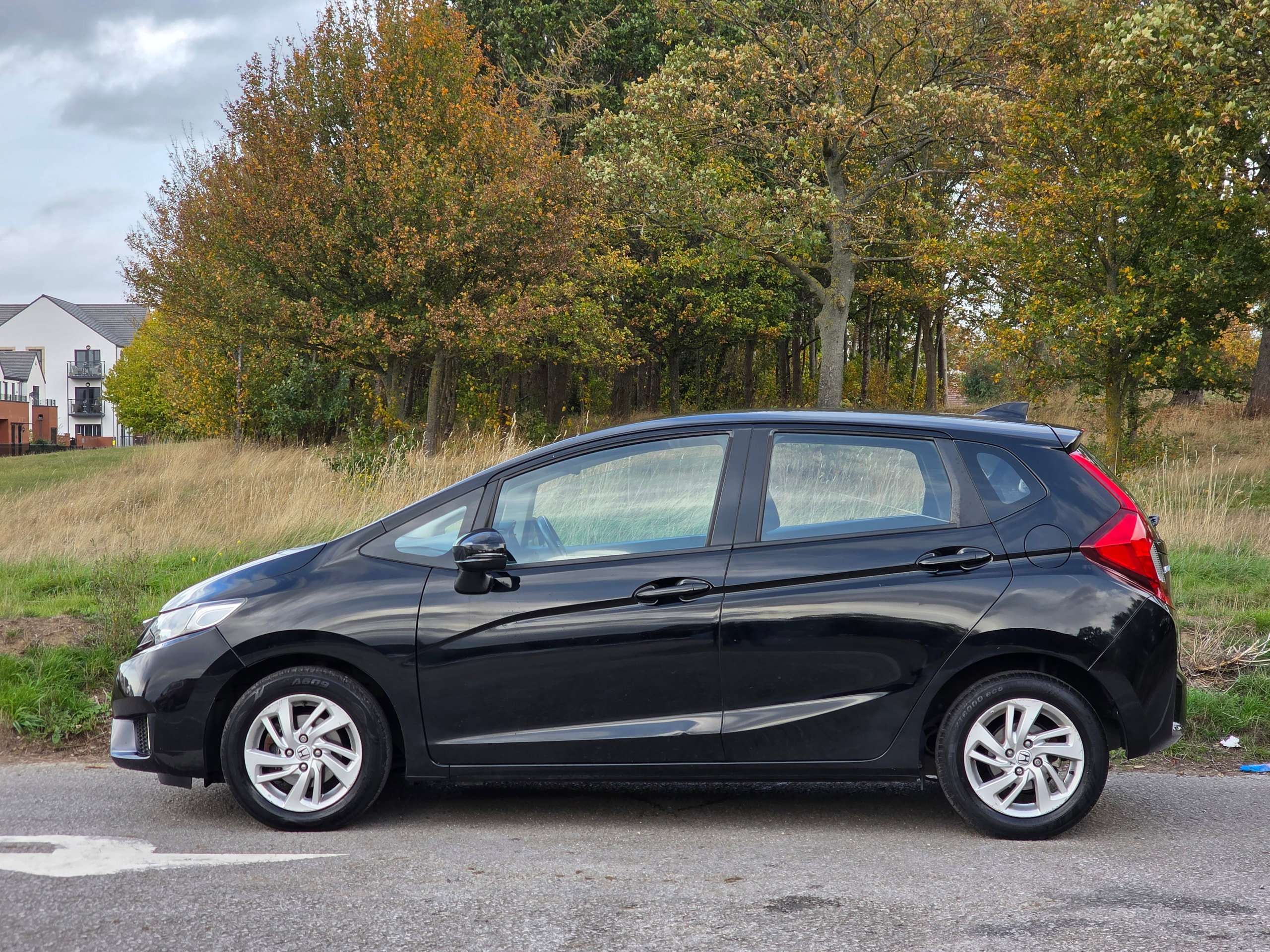 A 2017 HONDA JAZZ 1.3 i-VTEC SE Navi Hatchback 5dr Petrol CVT Euro 6 (s/s) (102 ps) A 2017 HONDA JAZZ 1.3 i-VTEC SE Navi Hatchback 5dr Petrol CVT Euro 6 (s/s) (102 ps)