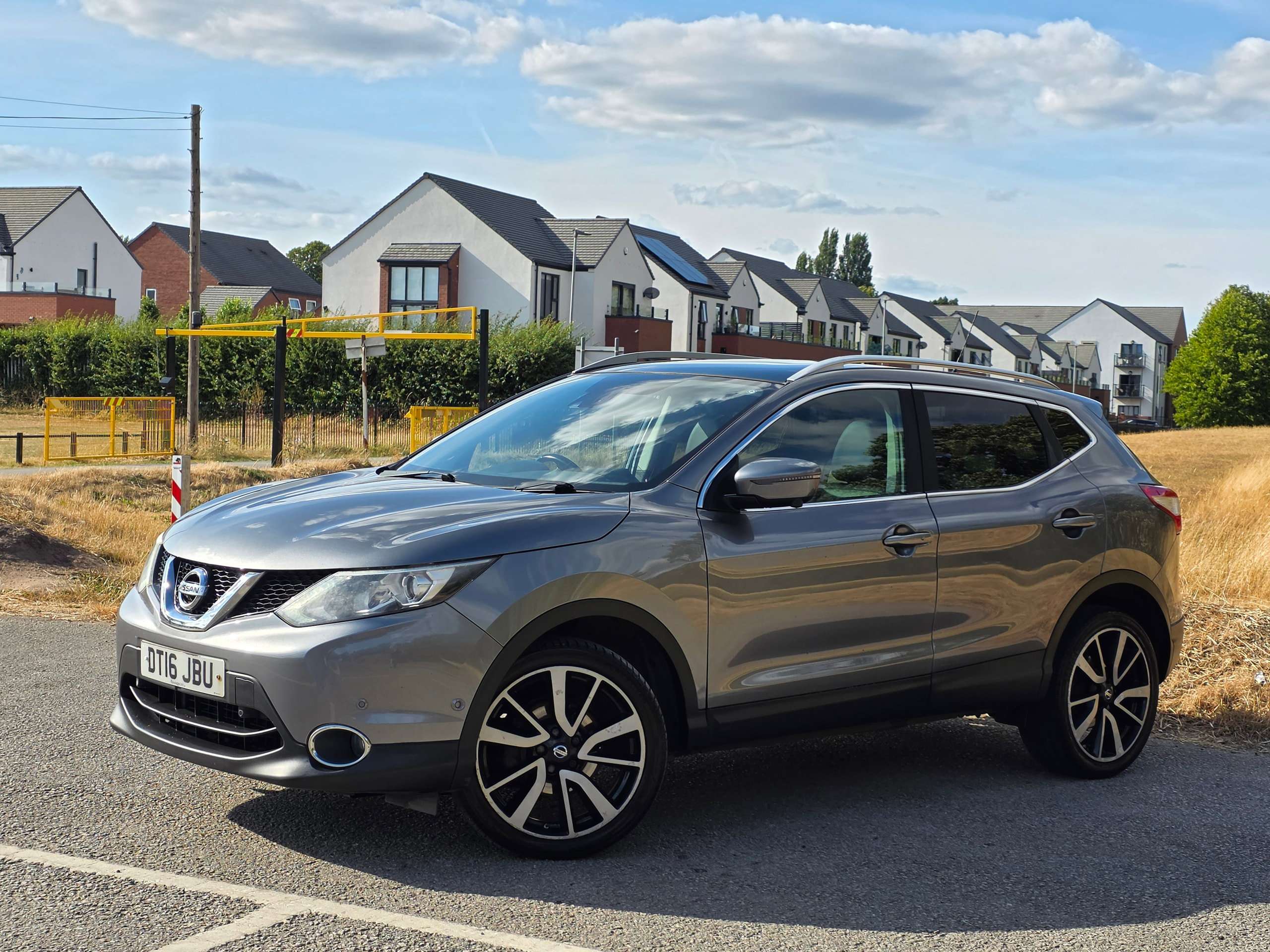 A 2016 NISSAN QASHQAI 1.5 dCi Tekna SUV 5dr Diesel Manual 2WD Euro 6 (s/s) (110 ps) A 2016 NISSAN QASHQAI 1.5 dCi Tekna SUV 5dr Diesel Manual 2WD Euro 6 (s/s) (110 ps)