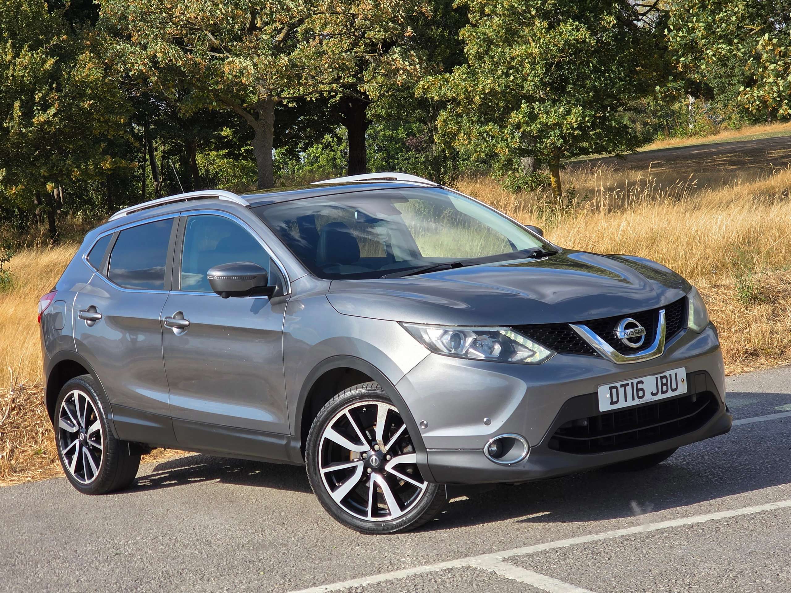 A 2016 NISSAN QASHQAI 1.5 dCi Tekna SUV 5dr Diesel Manual 2WD Euro 6 (s/s) (110 ps) A 2016 NISSAN QASHQAI 1.5 dCi Tekna SUV 5dr Diesel Manual 2WD Euro 6 (s/s) (110 ps)