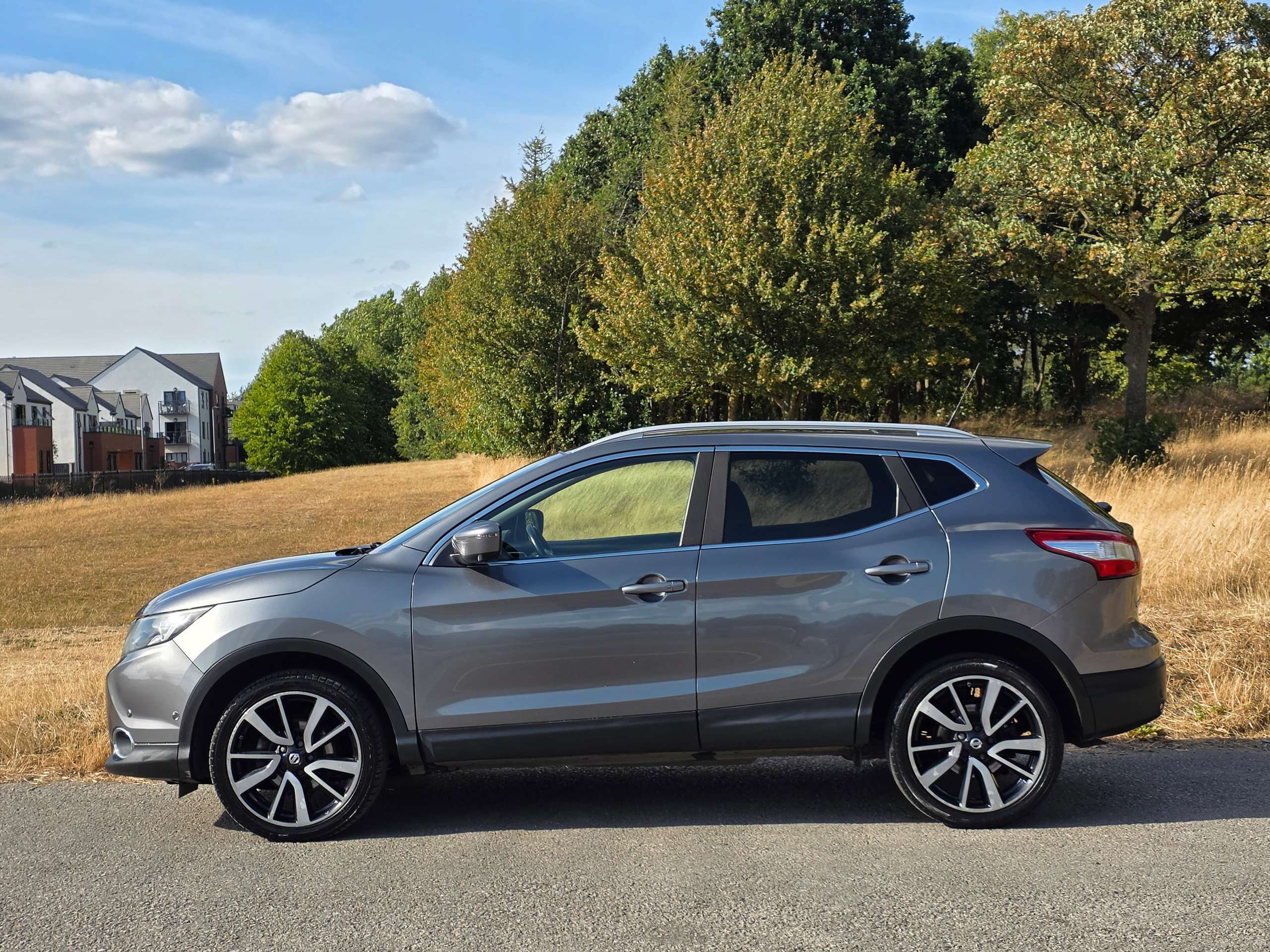 A 2016 NISSAN QASHQAI 1.5 dCi Tekna SUV 5dr Diesel Manual 2WD Euro 6 (s/s) (110 ps) A 2016 NISSAN QASHQAI 1.5 dCi Tekna SUV 5dr Diesel Manual 2WD Euro 6 (s/s) (110 ps)