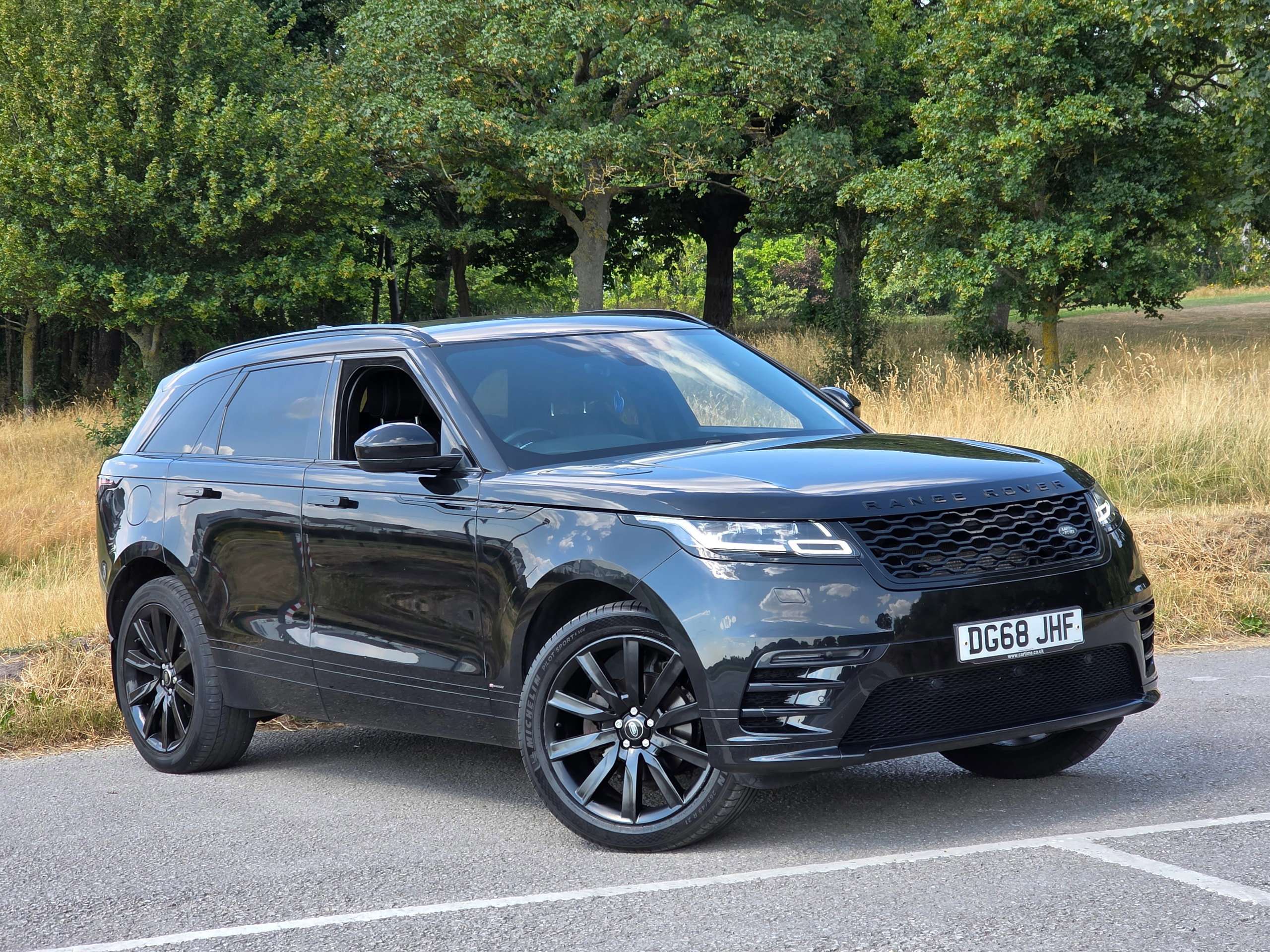 A 2018 LAND ROVER RANGE ROVER VELAR R-DYNAMIC S A 2018 LAND ROVER RANGE ROVER VELAR R-DYNAMIC S