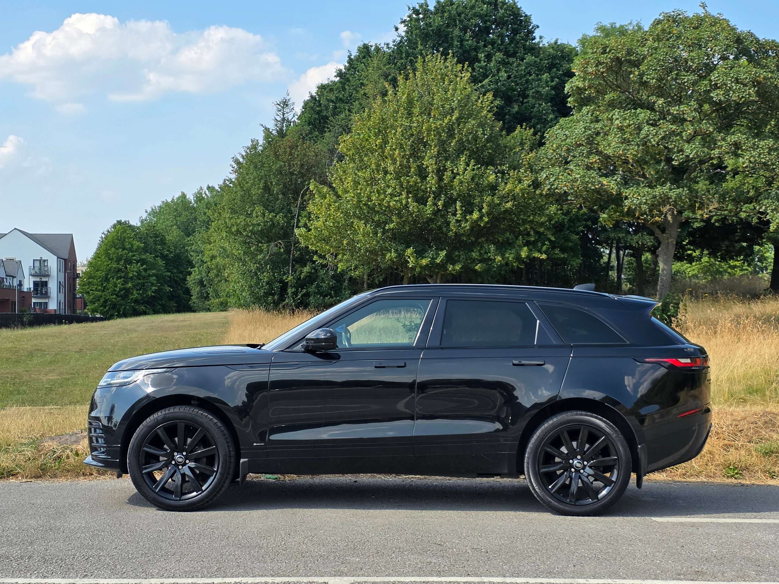 A 2018 LAND ROVER RANGE ROVER VELAR R-DYNAMIC S A 2018 LAND ROVER RANGE ROVER VELAR R-DYNAMIC S
