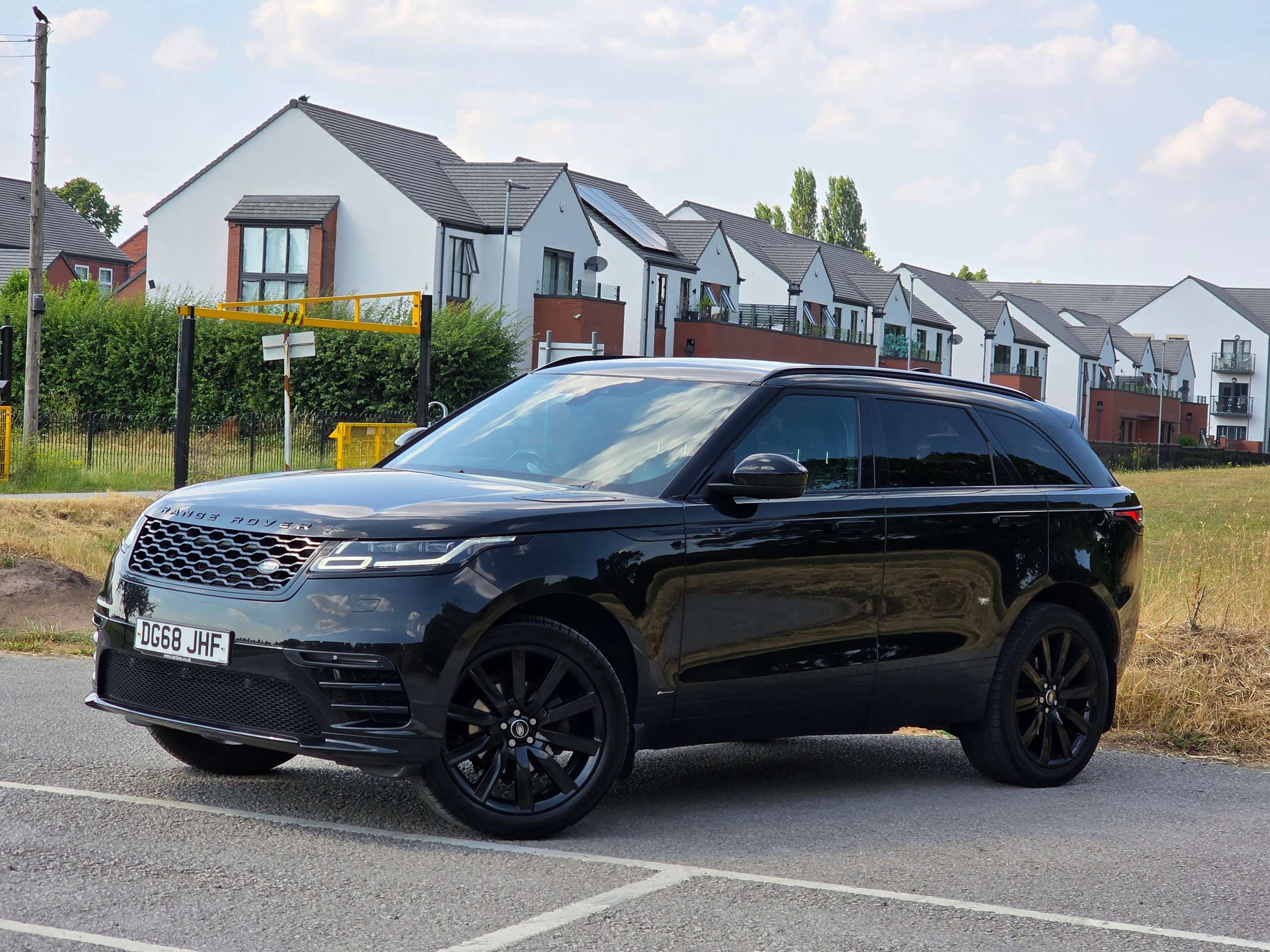 A 2018 LAND ROVER RANGE ROVER VELAR R-DYNAMIC S A 2018 LAND ROVER RANGE ROVER VELAR R-DYNAMIC S