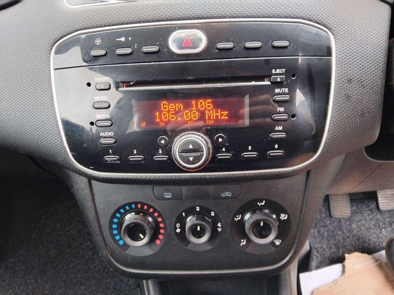 2014 FIAT PUNTO 2014 FIAT PUNTO