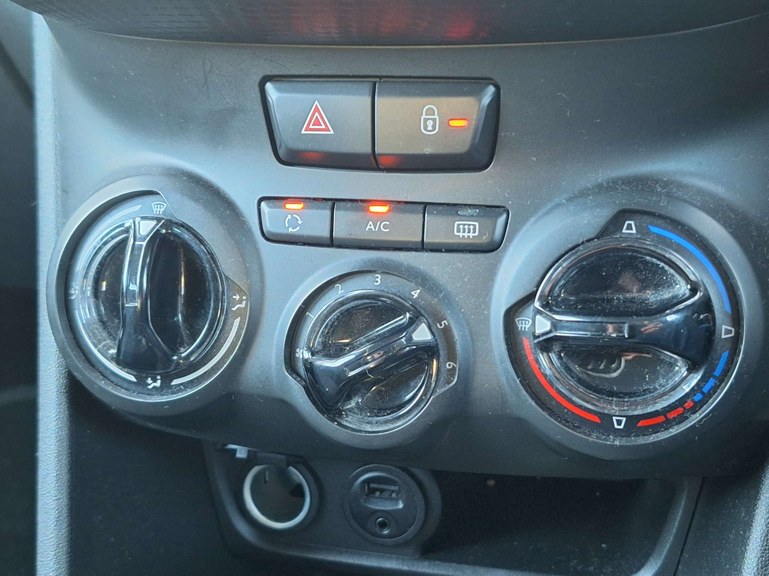 2015 PEUGEOT 208 2015 PEUGEOT 208