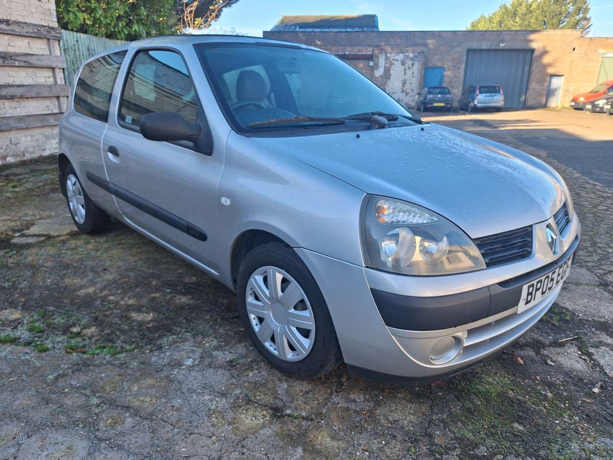 Check out this Renault Clio 2005 Petrol Manual