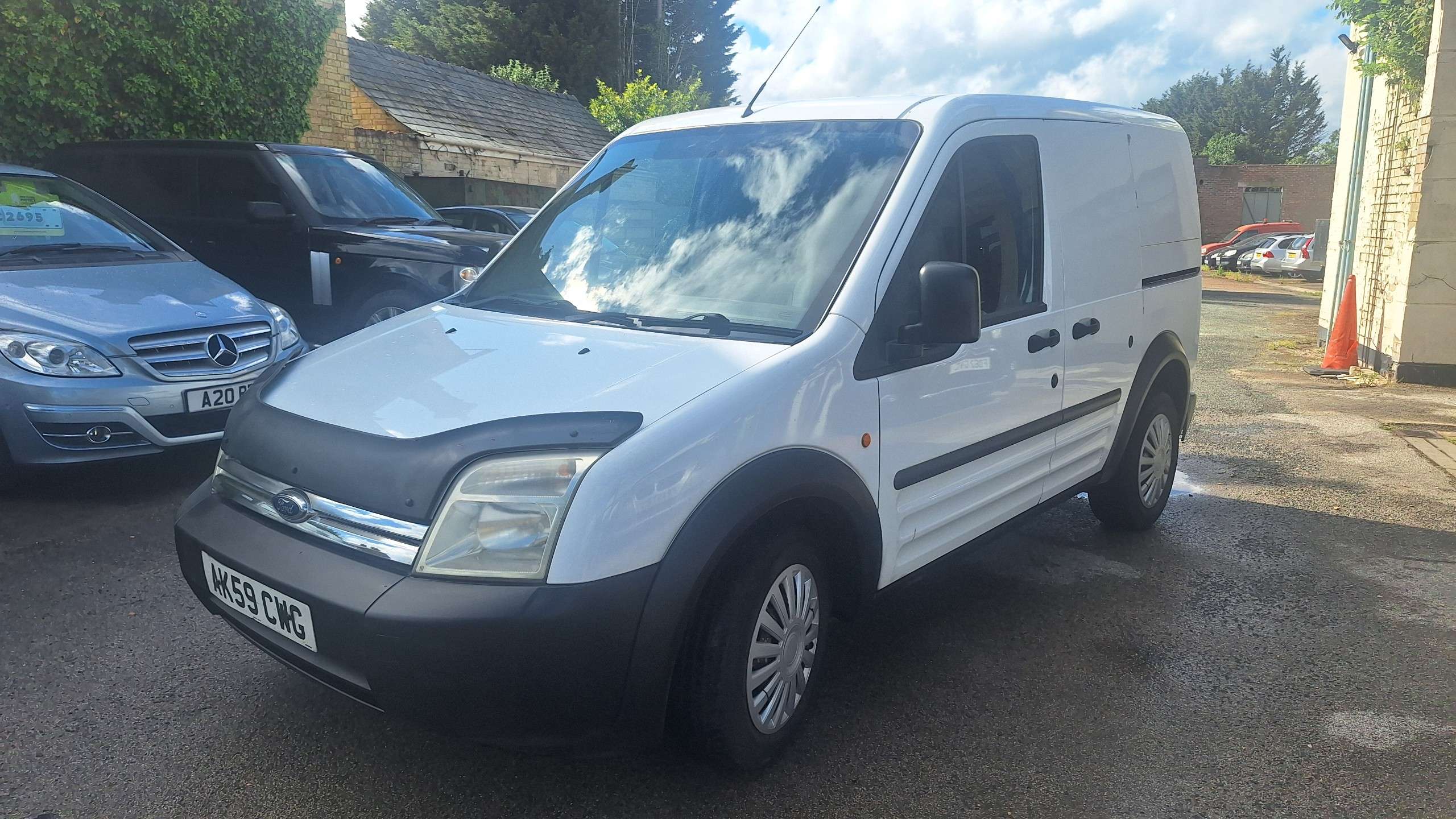 A 2009 FORD TRANSIT CONNECT 1.8 TDCi T220 Crew Van 4dr Diesel Manual L1 H1 (74 bhp) A 2009 FORD TRANSIT CONNECT 1.8 TDCi T220 Crew Van 4dr Diesel Manual L1 H1 (74 bhp)