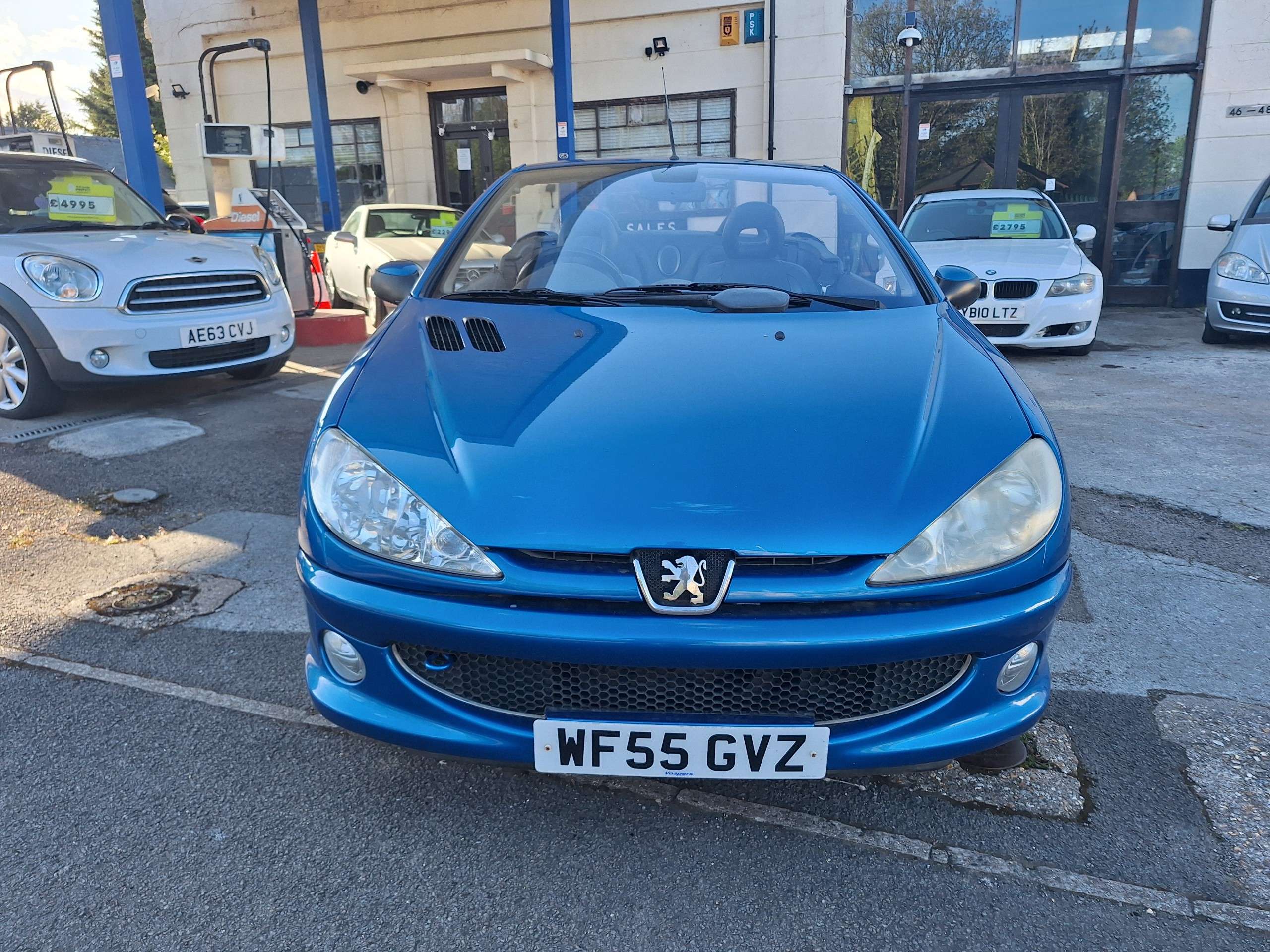 A 2005 PEUGEOT 206 CC 1.6 16v Allure Convertible 2dr Petrol Manual (166 g/km, 110 bhp) A 2005 PEUGEOT 206 CC 1.6 16v Allure Convertible 2dr Petrol Manual (166 g/km, 110 bhp)