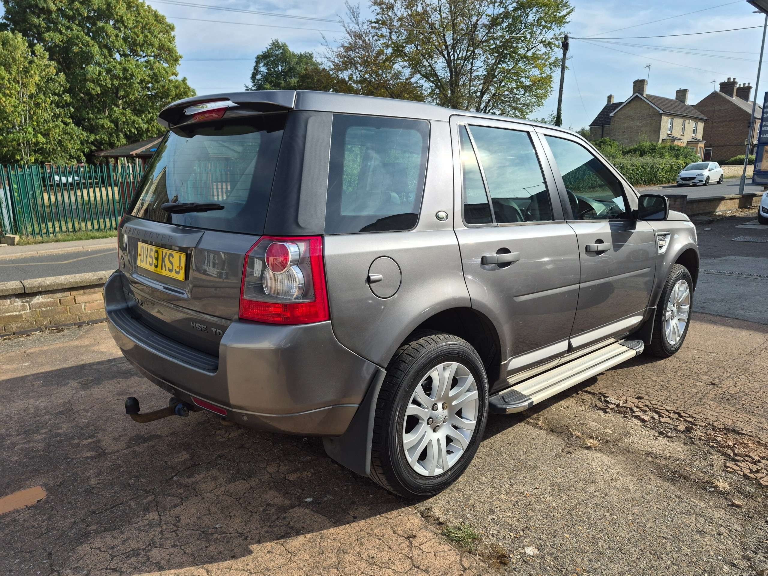 A 2009 LAND ROVER FREELANDER 2 2.2 TD4 HSE SUV 5dr Diesel Auto 4WD Euro 4 (160 ps) A 2009 LAND ROVER FREELANDER 2 2.2 TD4 HSE SUV 5dr Diesel Auto 4WD Euro 4 (160 ps)