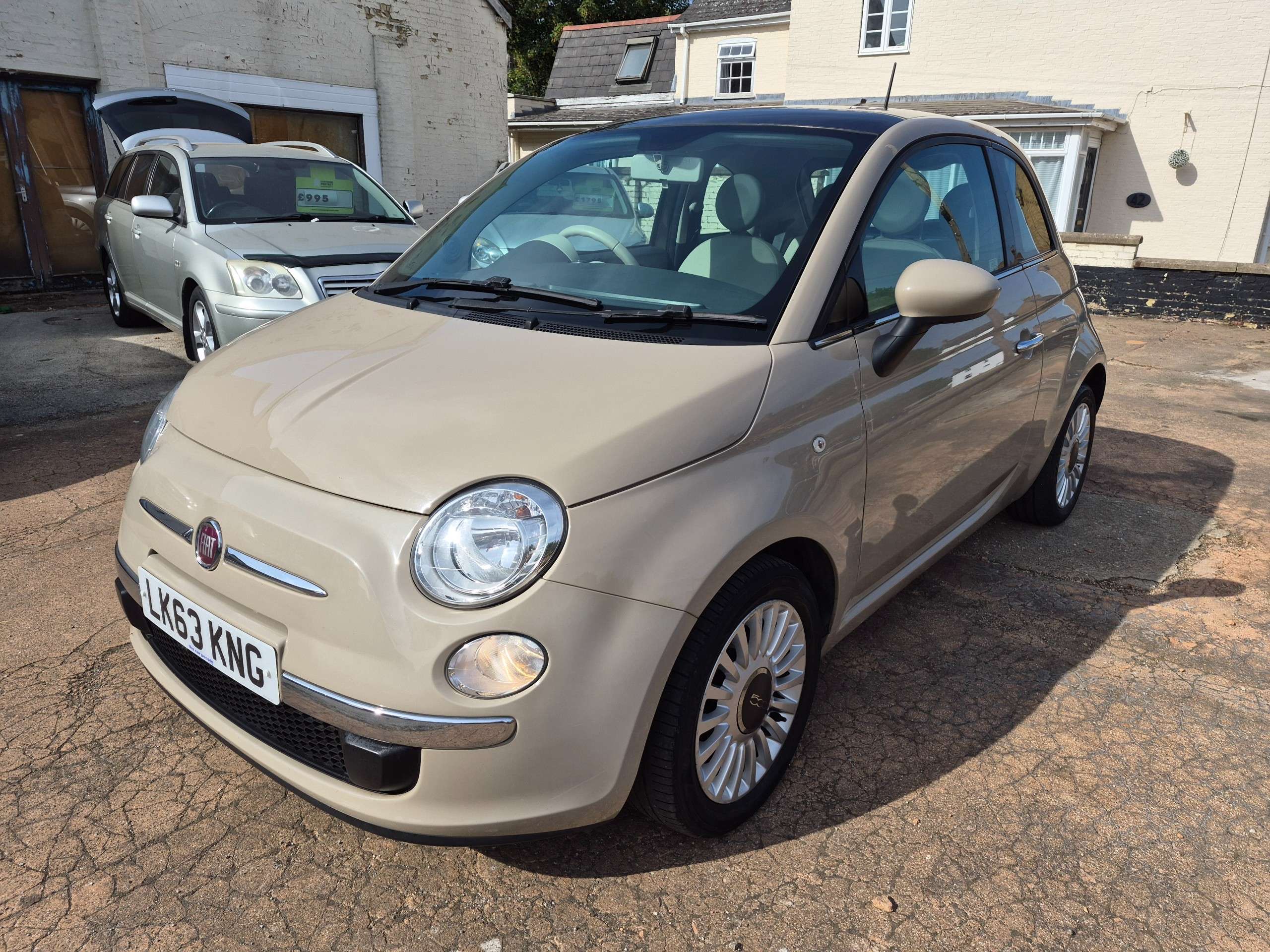 A 2013 FIAT 500 0.9 TwinAir Lounge Hatchback 3dr Petrol Manual Euro 5 (s/s) (85 bhp) A 2013 FIAT 500 0.9 TwinAir Lounge Hatchback 3dr Petrol Manual Euro 5 (s/s) (85 bhp)