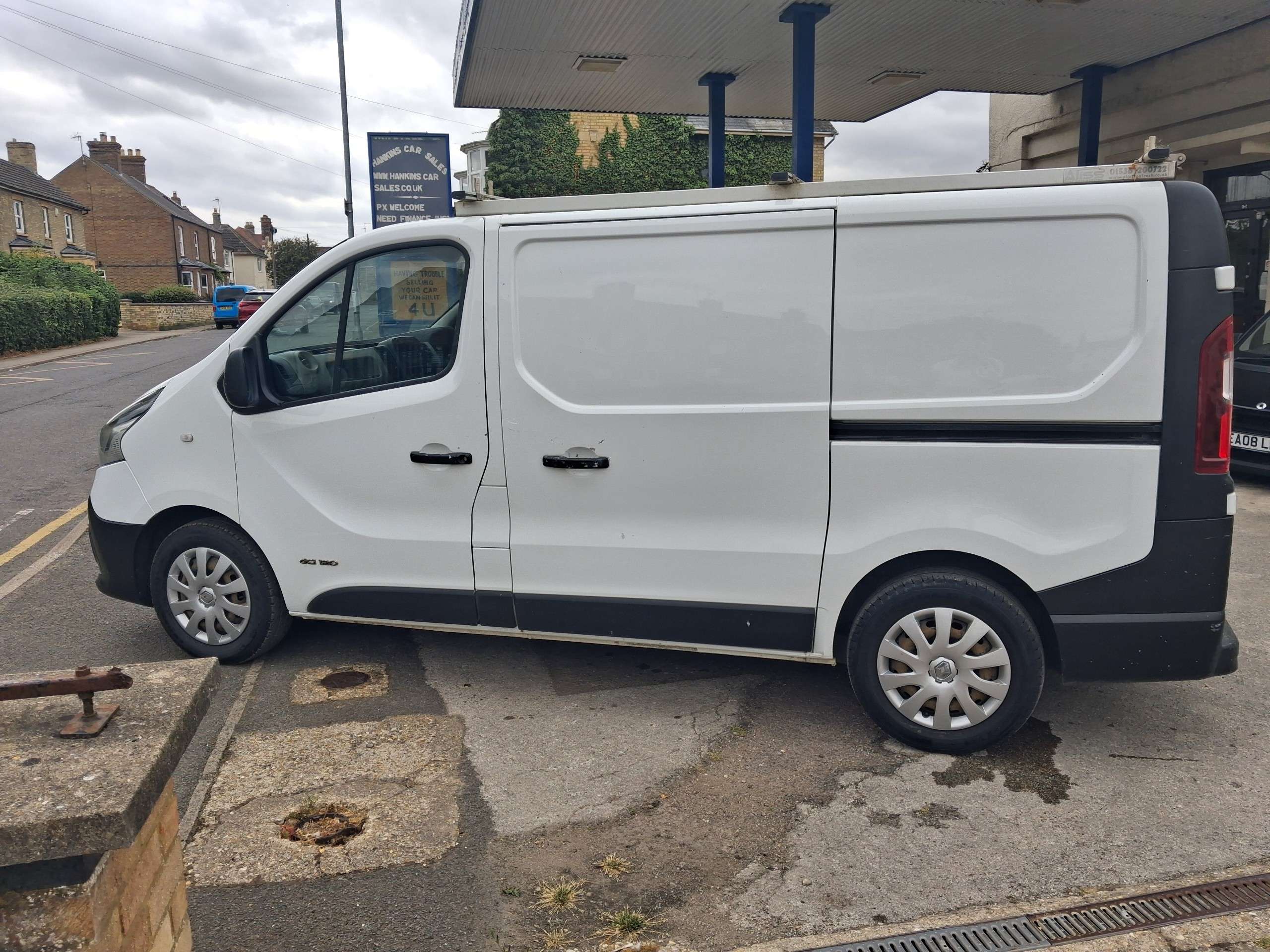 A 2017 RENAULT TRAFIC 1.6 dCi 27 Business Panel Van 5dr Diesel Manual SWB Standard Roof Euro 6 (120 ps) A 2017 RENAULT TRAFIC 1.6 dCi 27 Business Panel Van 5dr Diesel Manual SWB Standard Roof Euro 6 (120 ps)