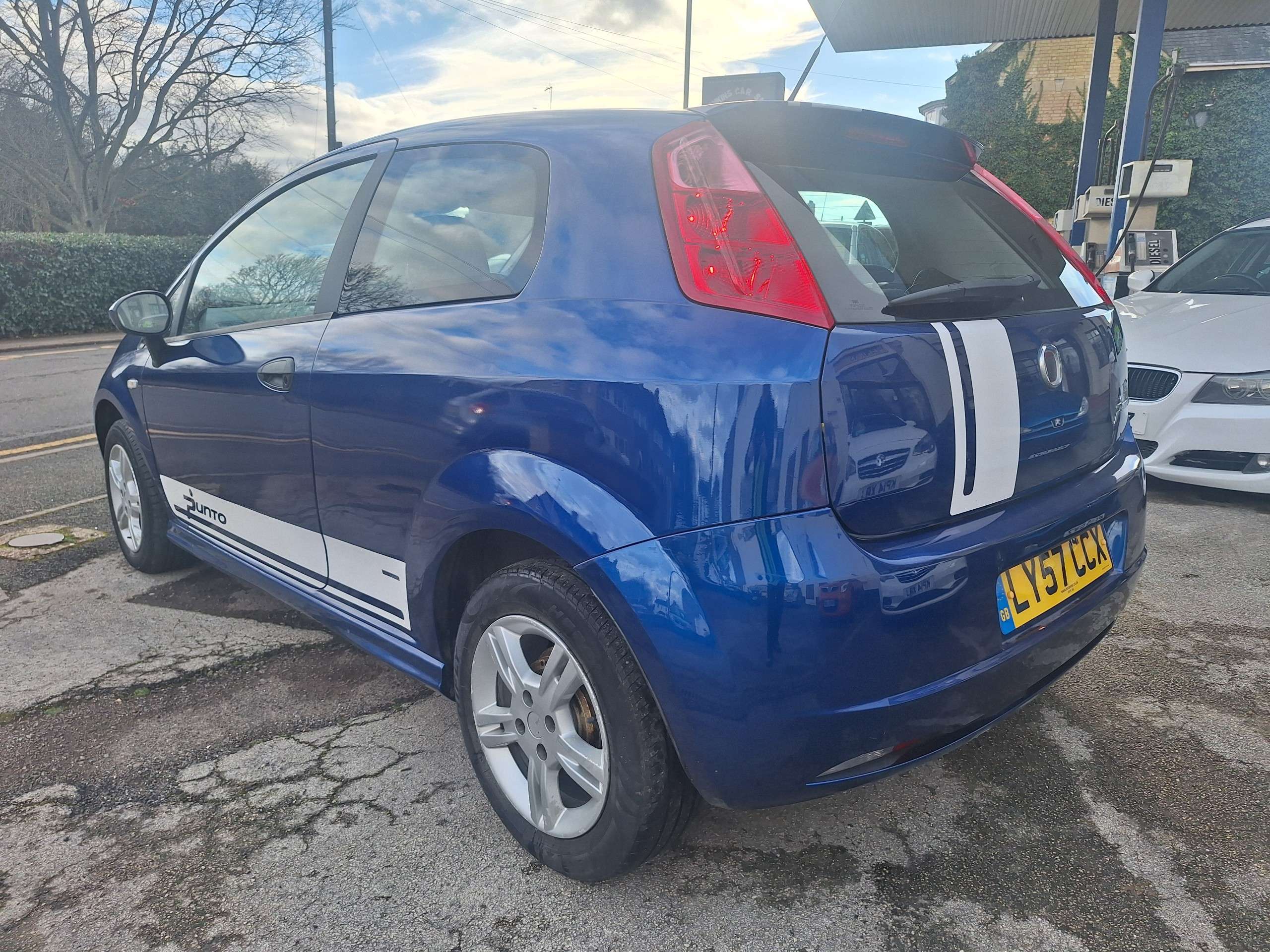 A 2007 FIAT GRANDE PUNTO 1.2 Active White Hatchback 3dr Petrol Manual (139 g/km, 65 bhp) A 2007 FIAT GRANDE PUNTO 1.2 Active White Hatchback 3dr Petrol Manual (139 g/km, 65 bhp)