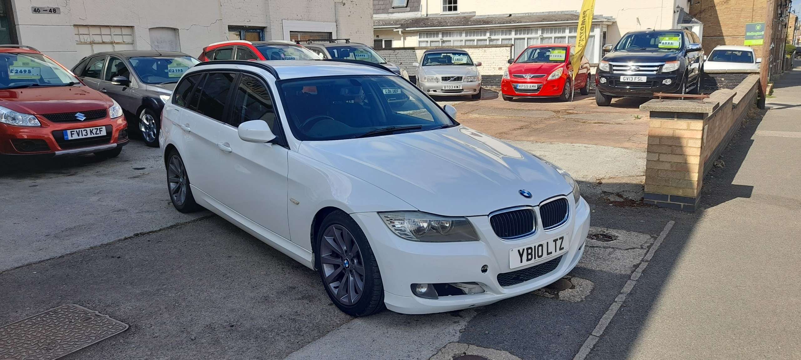 A 2010 BMW 3 SERIES 2.0 318d SE Touring 5dr Diesel Manual Euro 5 (143 ps) A 2010 BMW 3 SERIES 2.0 318d SE Touring 5dr Diesel Manual Euro 5 (143 ps)