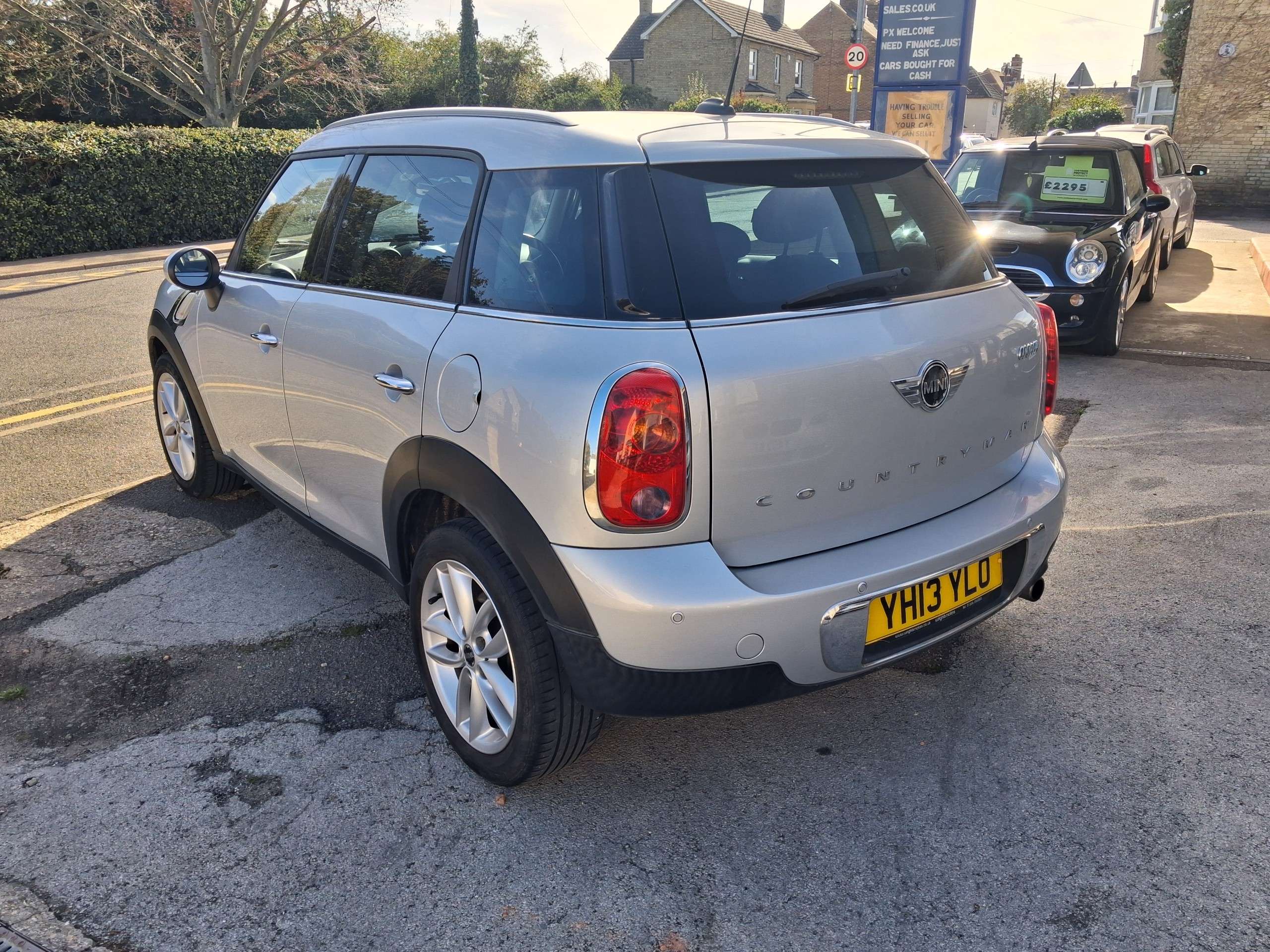 A 2013 MINI COUNTRYMAN 1.6 Cooper SUV 5dr Petrol Manual Euro 6 (s/s) (122 ps) A 2013 MINI COUNTRYMAN 1.6 Cooper SUV 5dr Petrol Manual Euro 6 (s/s) (122 ps)