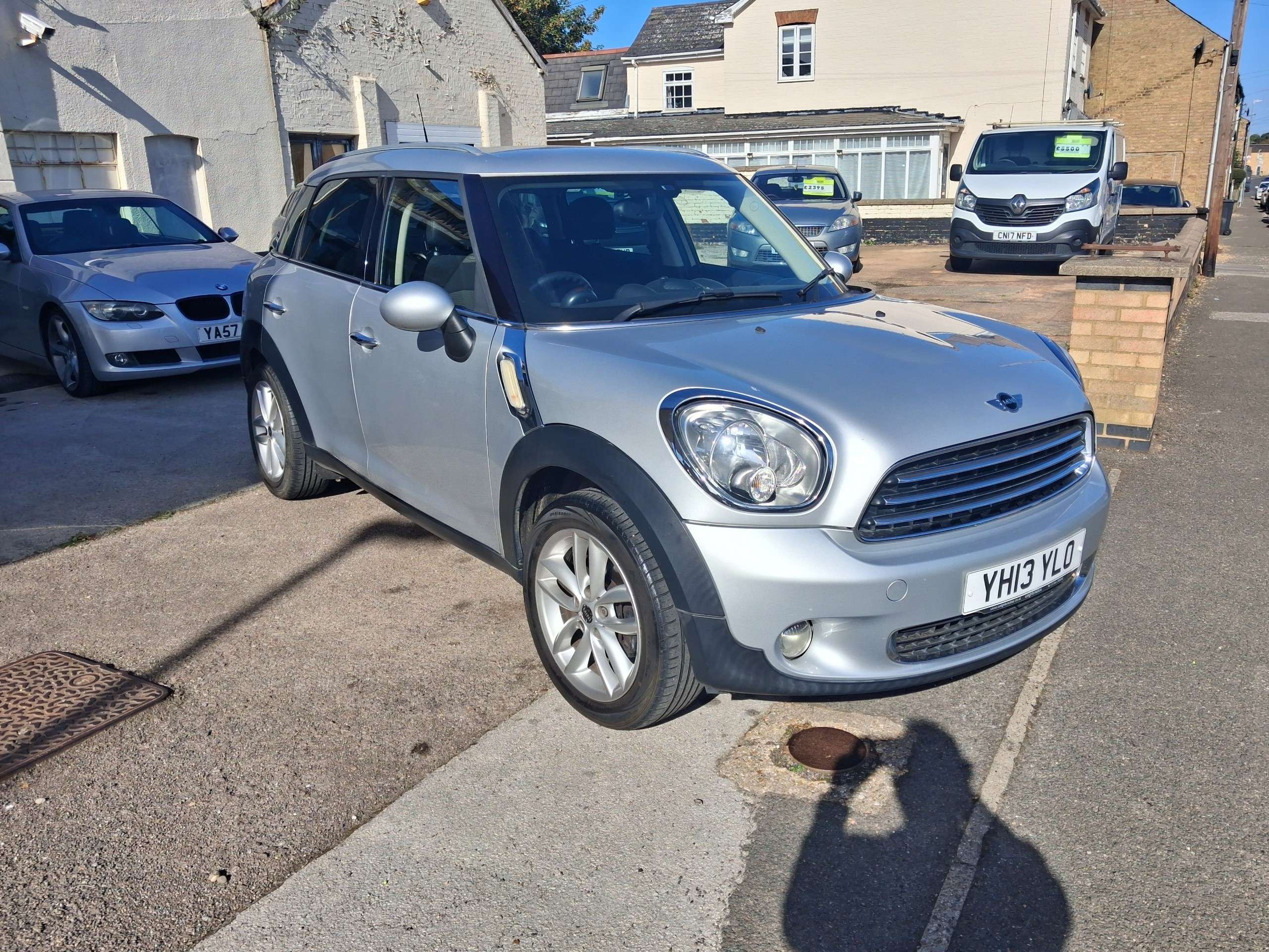 A 2013 MINI COUNTRYMAN 1.6 Cooper SUV 5dr Petrol Manual Euro 6 (s/s) (122 ps) A 2013 MINI COUNTRYMAN 1.6 Cooper SUV 5dr Petrol Manual Euro 6 (s/s) (122 ps)
