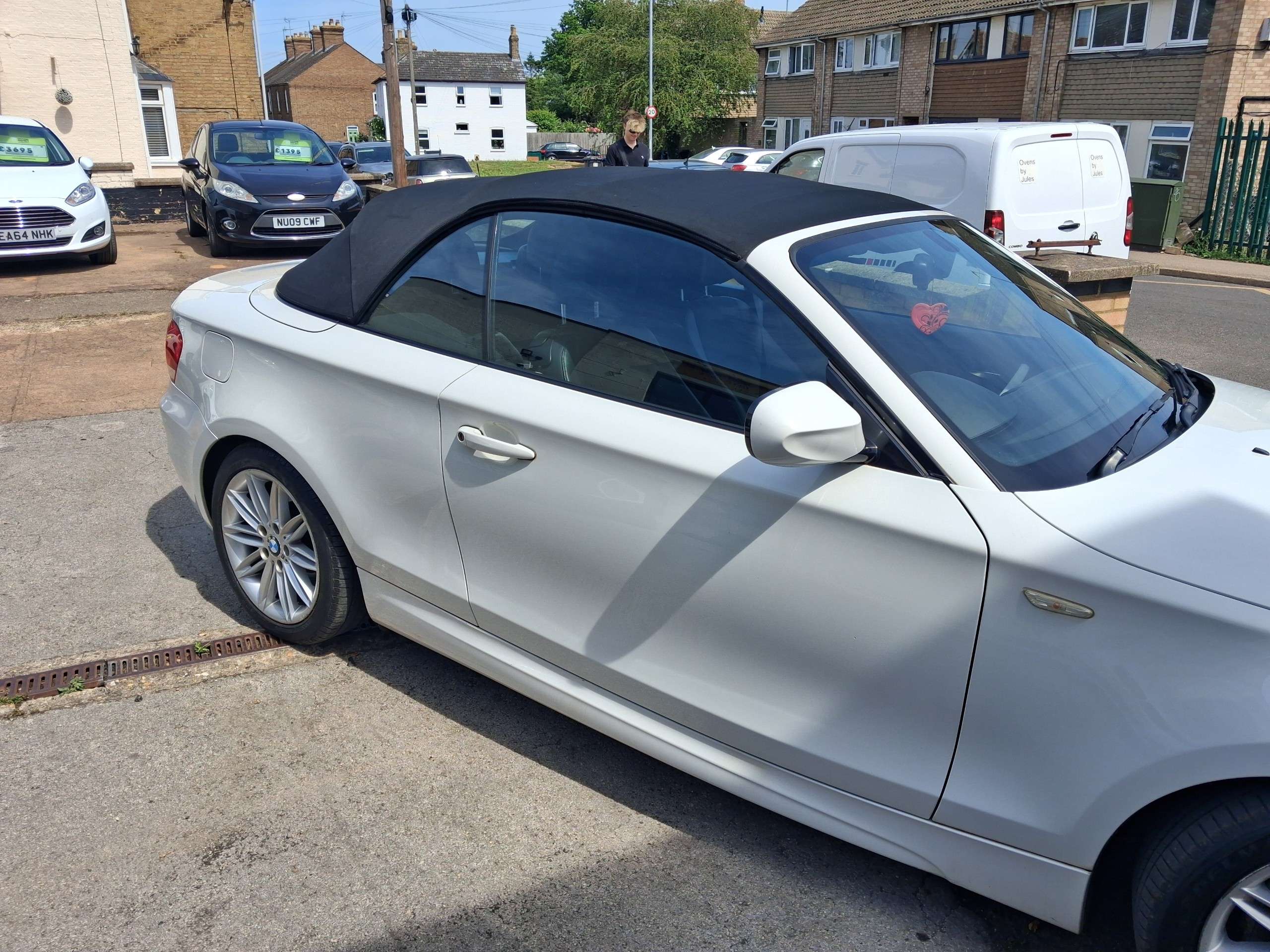 A 2011 BMW 1 SERIES 2.0 118i M Sport Convertible 2dr Petrol Steptronic Euro 5 (143 ps) A 2011 BMW 1 SERIES 2.0 118i M Sport Convertible 2dr Petrol Steptronic Euro 5 (143 ps)