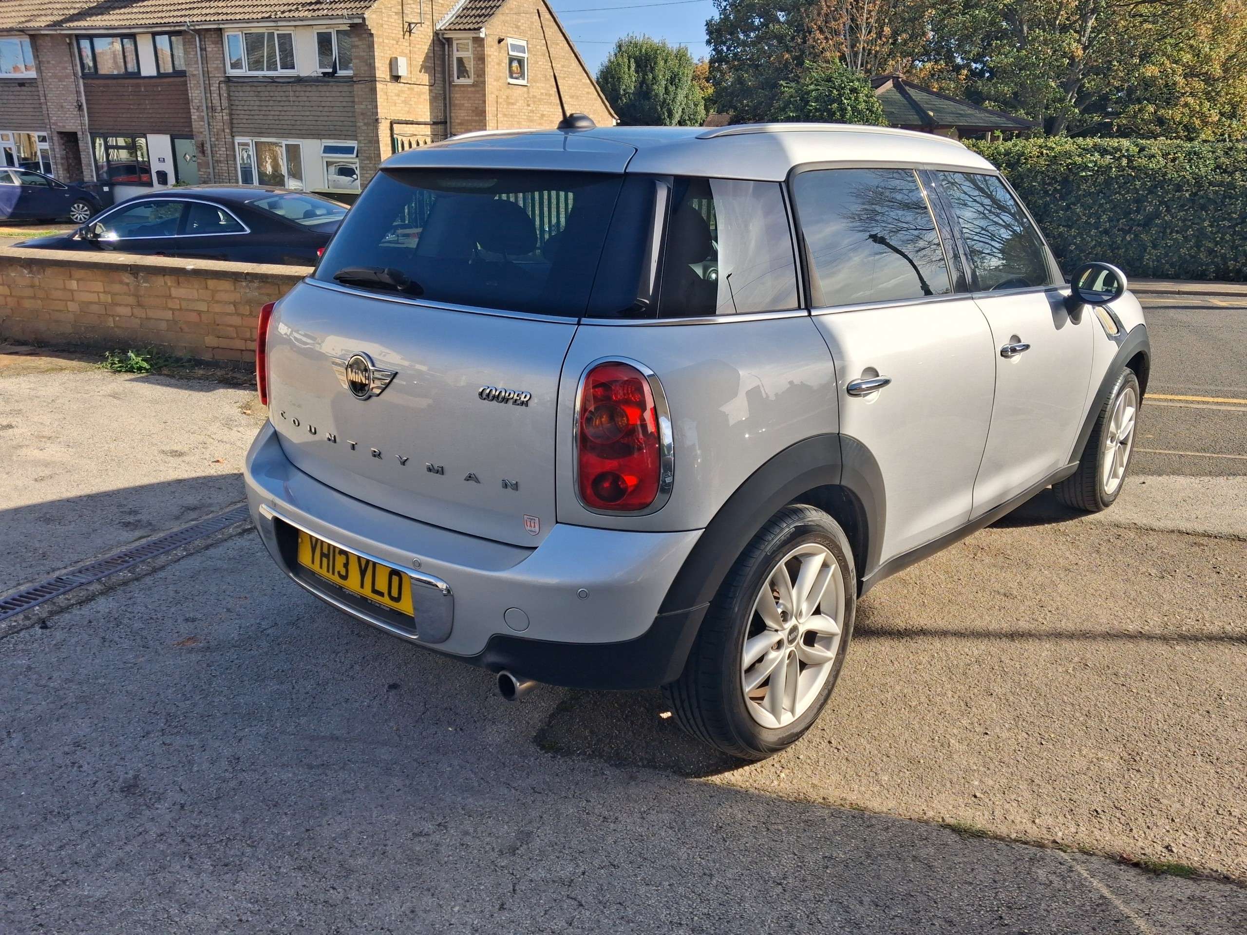 A 2013 MINI COUNTRYMAN 1.6 Cooper SUV 5dr Petrol Manual Euro 6 (s/s) (122 ps) A 2013 MINI COUNTRYMAN 1.6 Cooper SUV 5dr Petrol Manual Euro 6 (s/s) (122 ps)