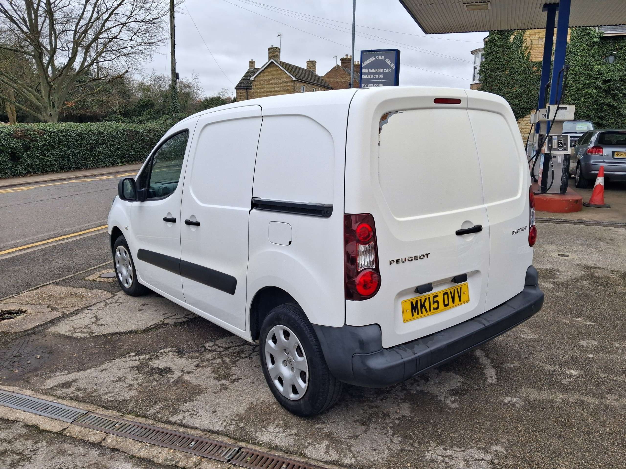A 2015 PEUGEOT PARTNER 1.6 HDi 850 S Panel Van 4dr Diesel Manual L1 (138 g/km, 90 bhp) A 2015 PEUGEOT PARTNER 1.6 HDi 850 S Panel Van 4dr Diesel Manual L1 (138 g/km, 90 bhp)