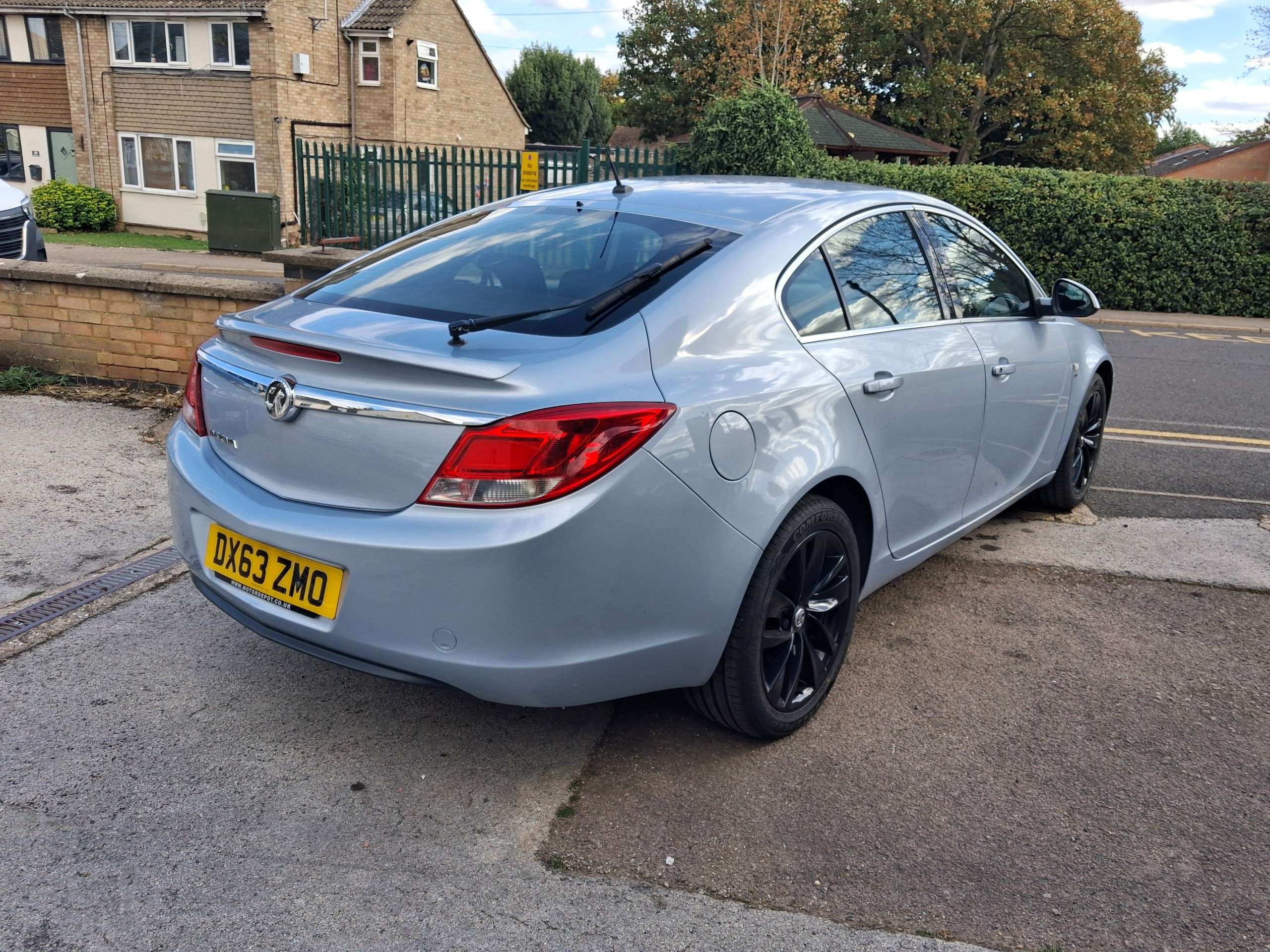 A 2013 VAUXHALL INSIGNIA 1.8 16V SRi Hatchback 5dr Petrol Manual Euro 5 (140 ps) A 2013 VAUXHALL INSIGNIA 1.8 16V SRi Hatchback 5dr Petrol Manual Euro 5 (140 ps)