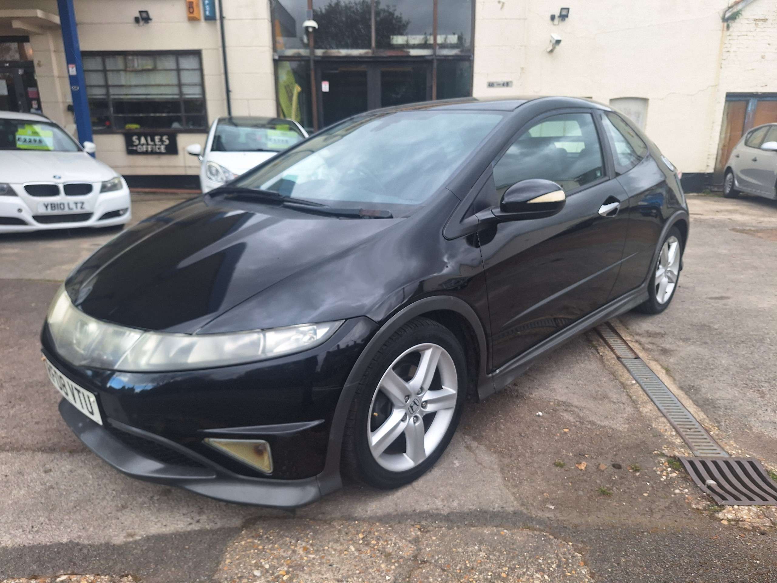 A 2008 HONDA CIVIC 1.8 i-VTEC Type S GT Hatchback 3dr Petrol Manual (156 g/km, 138 bhp) A 2008 HONDA CIVIC 1.8 i-VTEC Type S GT Hatchback 3dr Petrol Manual (156 g/km, 138 bhp)