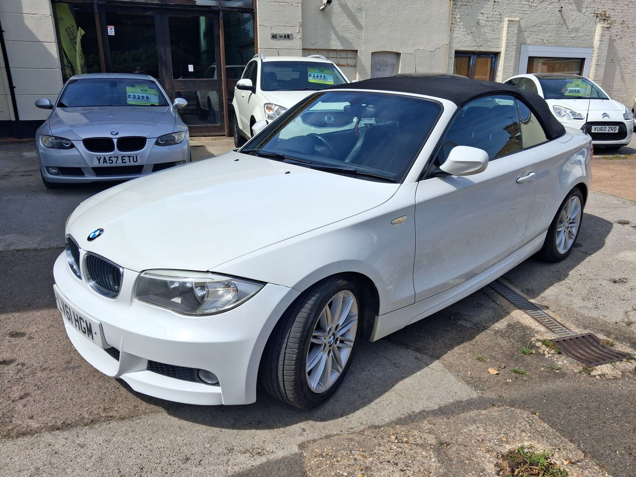 A 2011 BMW 1 SERIES 2.0 118i M Sport Convertible 2dr Petrol Steptronic Euro 5 (143 ps) A 2011 BMW 1 SERIES 2.0 118i M Sport Convertible 2dr Petrol Steptronic Euro 5 (143 ps)