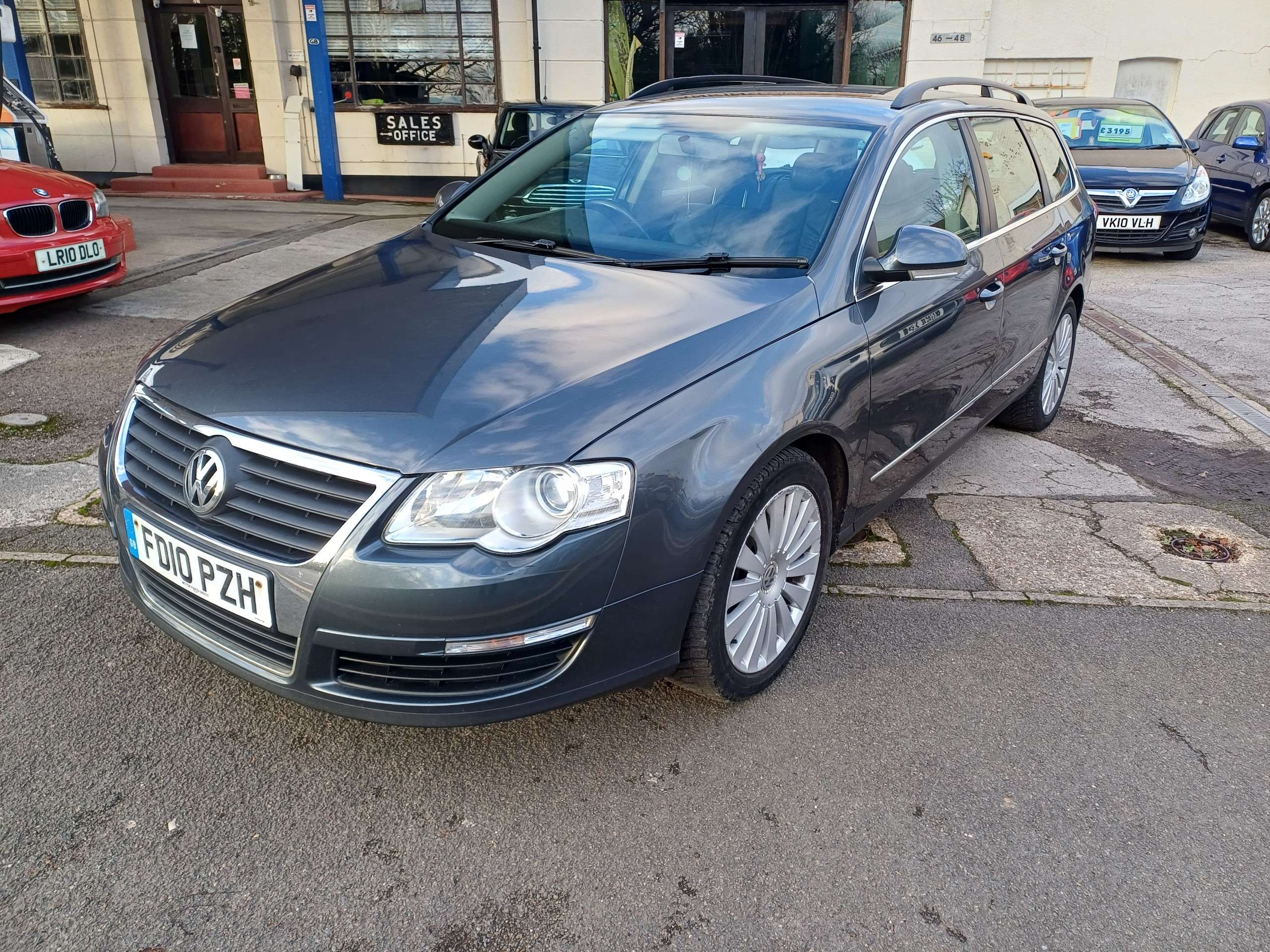 A 2010 VOLKSWAGEN PASSAT 2.0 TDI BlueMotion Tech Highline Estate 5dr Diesel Manual Euro 5 (s/s) (140 ps) A 2010 VOLKSWAGEN PASSAT 2.0 TDI BlueMotion Tech Highline Estate 5dr Diesel Manual Euro 5 (s/s) (140 ps)