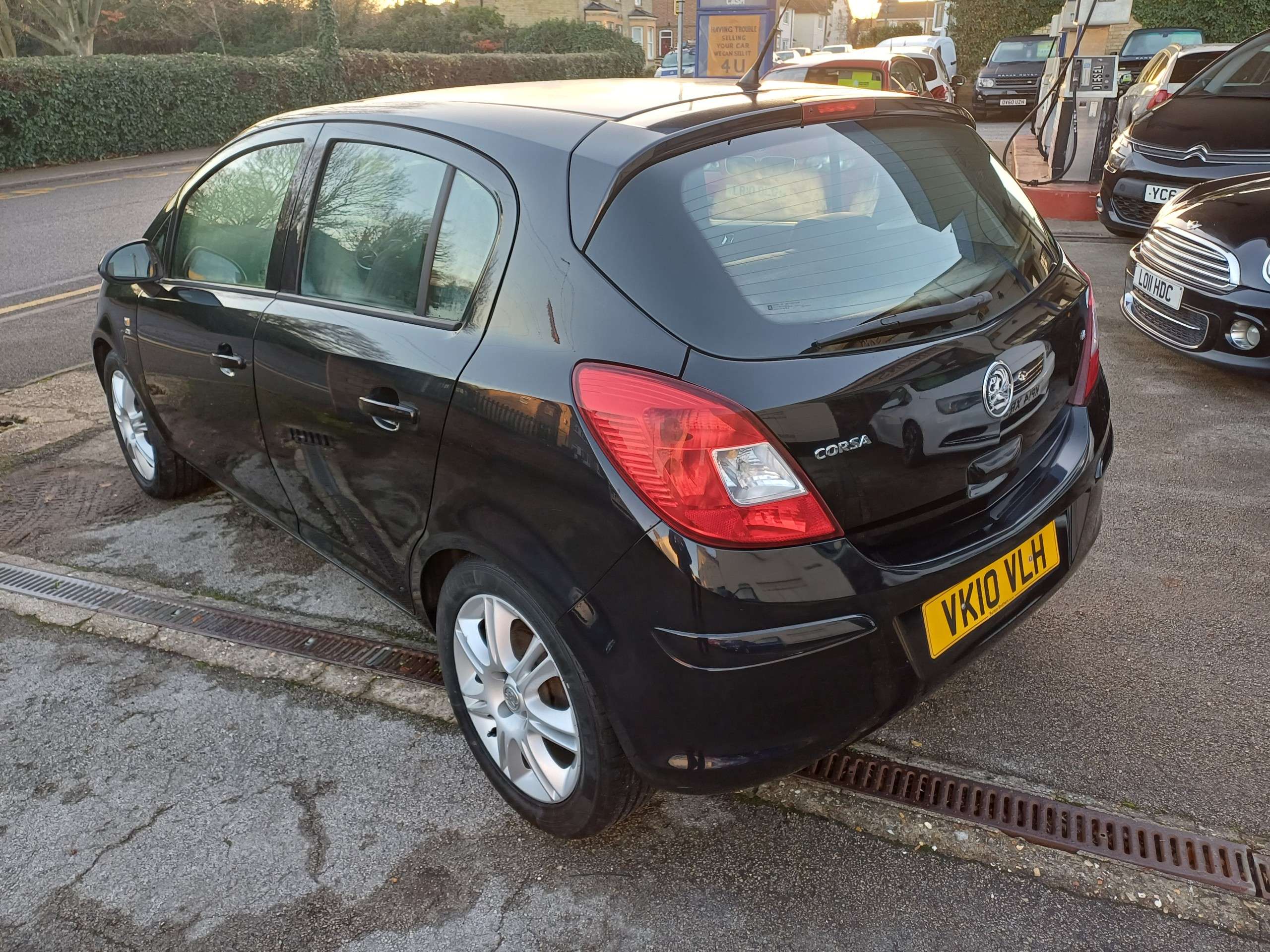 A 2010 VAUXHALL CORSA 1.4i 16v SE Hatchback 5dr Petrol Manual (a/c) (129 g/km, 99 bhp) A 2010 VAUXHALL CORSA 1.4i 16v SE Hatchback 5dr Petrol Manual (a/c) (129 g/km, 99 bhp)
