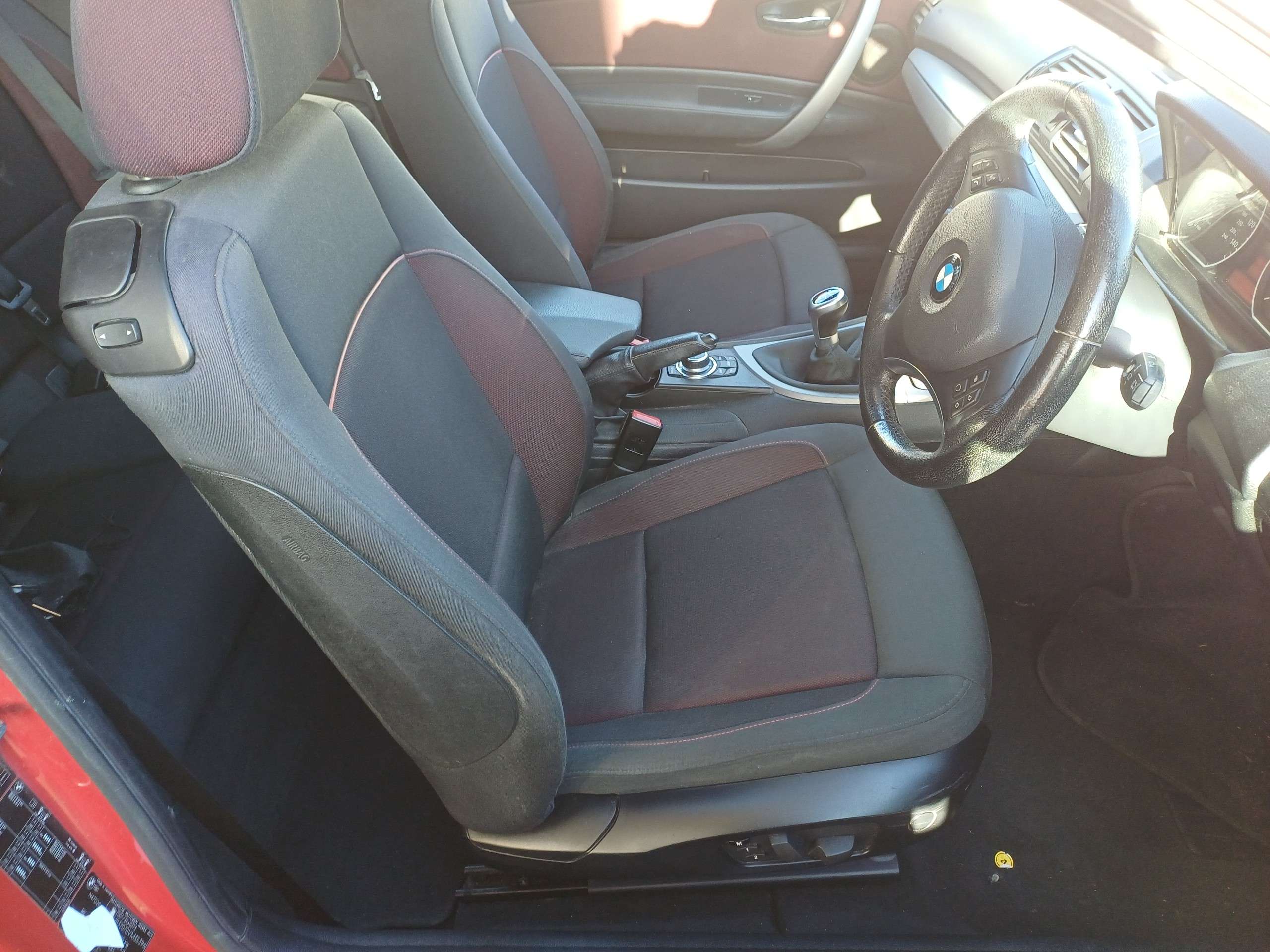 A 2010 BMW 1 SERIES 2.0 118d SE Hatchback 3dr Diesel Manual Euro 5 (143 ps) A 2010 BMW 1 SERIES 2.0 118d SE Hatchback 3dr Diesel Manual Euro 5 (143 ps)