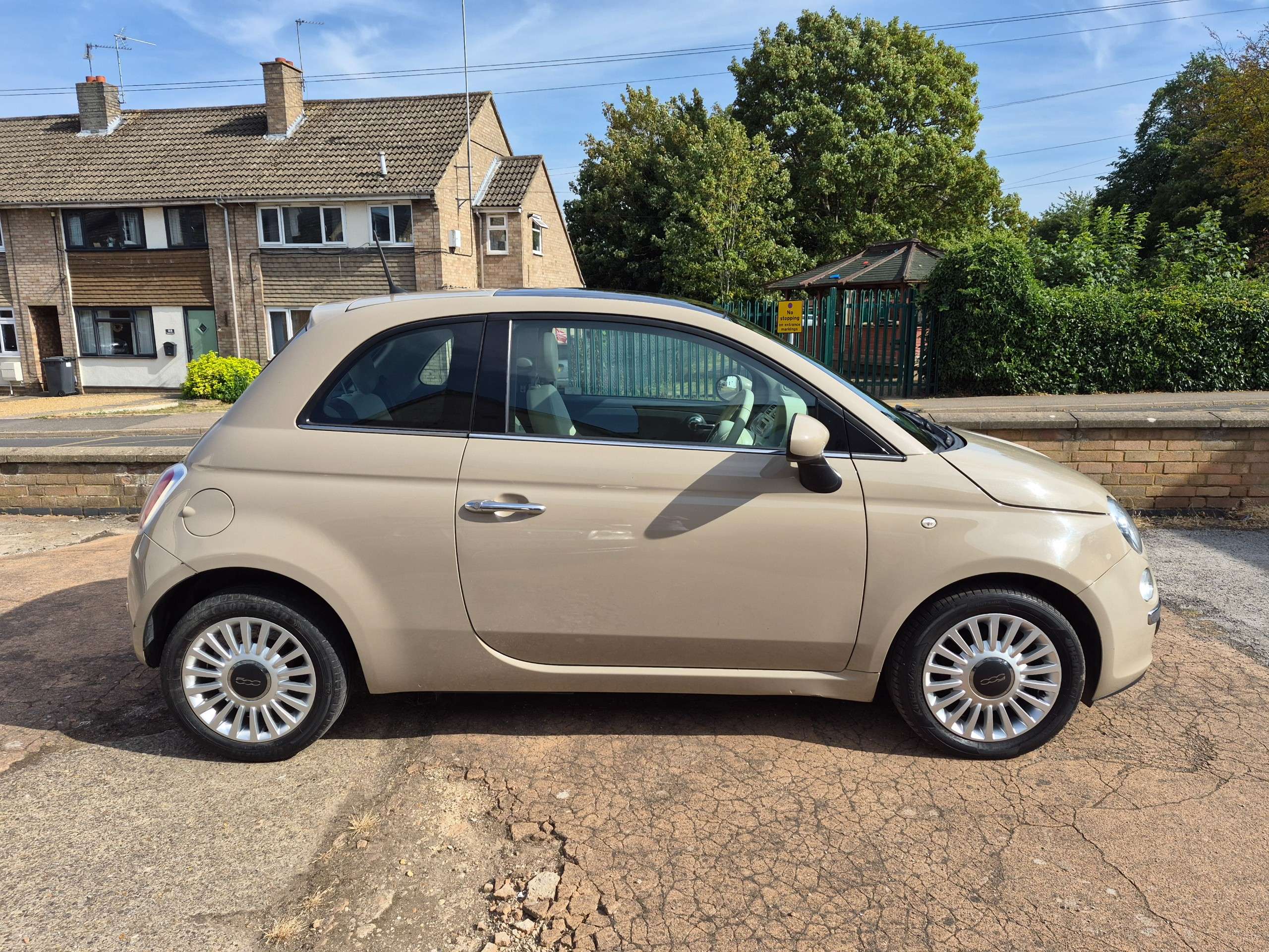 A 2013 FIAT 500 0.9 TwinAir Lounge Hatchback 3dr Petrol Manual Euro 5 (s/s) (85 bhp) A 2013 FIAT 500 0.9 TwinAir Lounge Hatchback 3dr Petrol Manual Euro 5 (s/s) (85 bhp)
