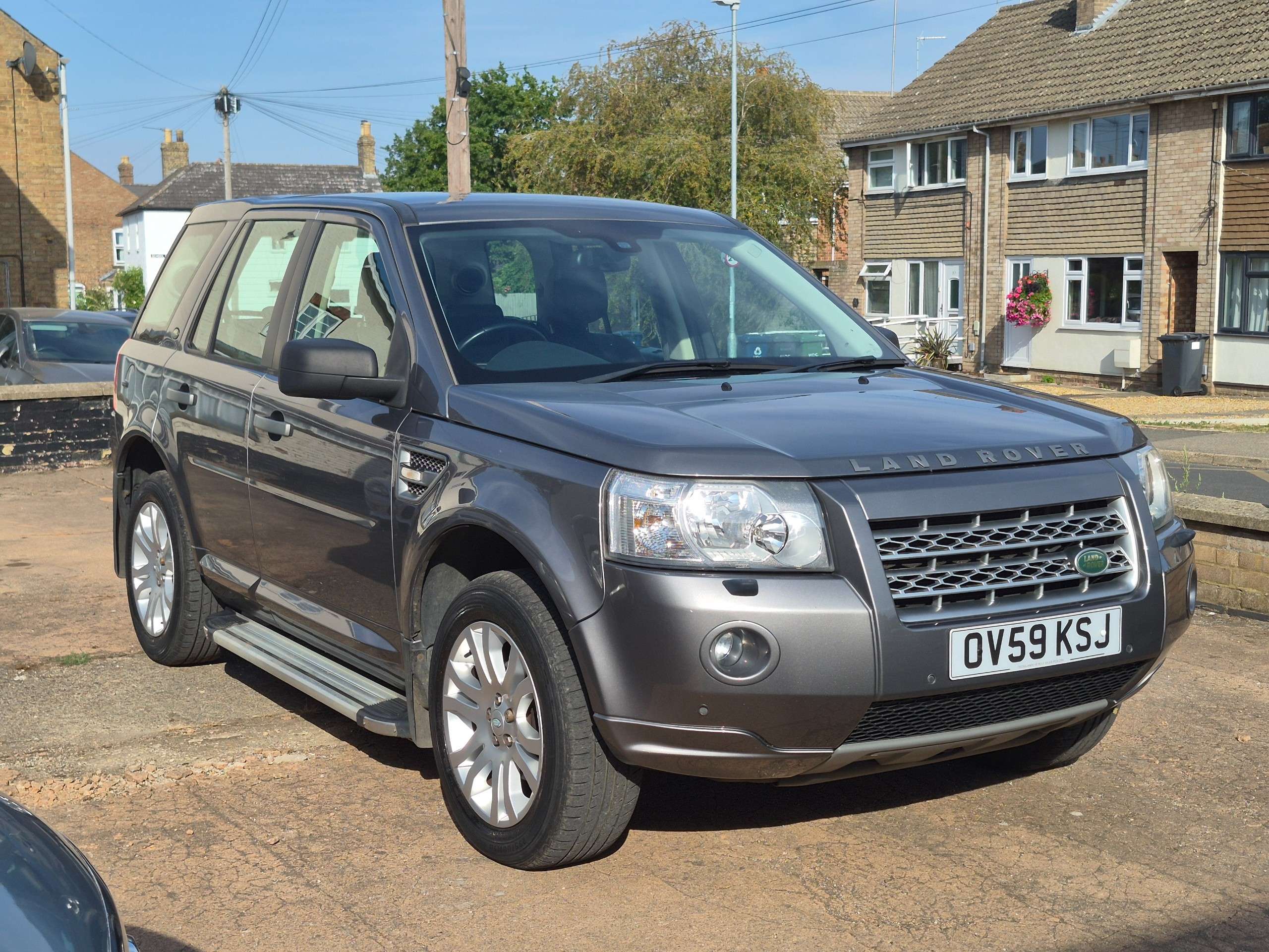 A 2009 LAND ROVER FREELANDER 2 2.2 TD4 HSE SUV 5dr Diesel Auto 4WD Euro 4 (160 ps) A 2009 LAND ROVER FREELANDER 2 2.2 TD4 HSE SUV 5dr Diesel Auto 4WD Euro 4 (160 ps)