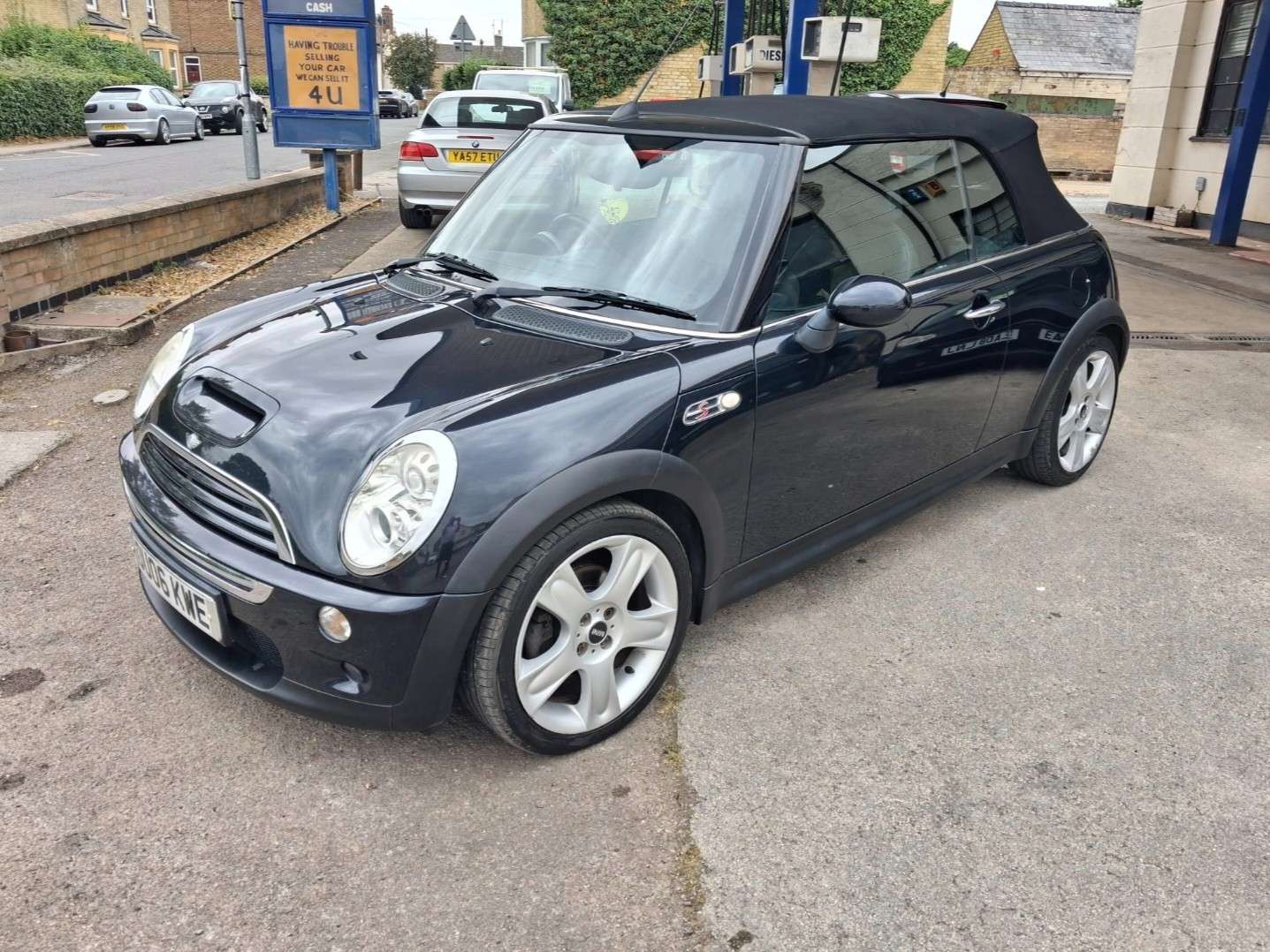 A 2006 MINI CONVERTIBLE 1.6 Cooper S Convertible 2dr Petrol Manual Euro 4 (163 bhp) A 2006 MINI CONVERTIBLE 1.6 Cooper S Convertible 2dr Petrol Manual Euro 4 (163 bhp)