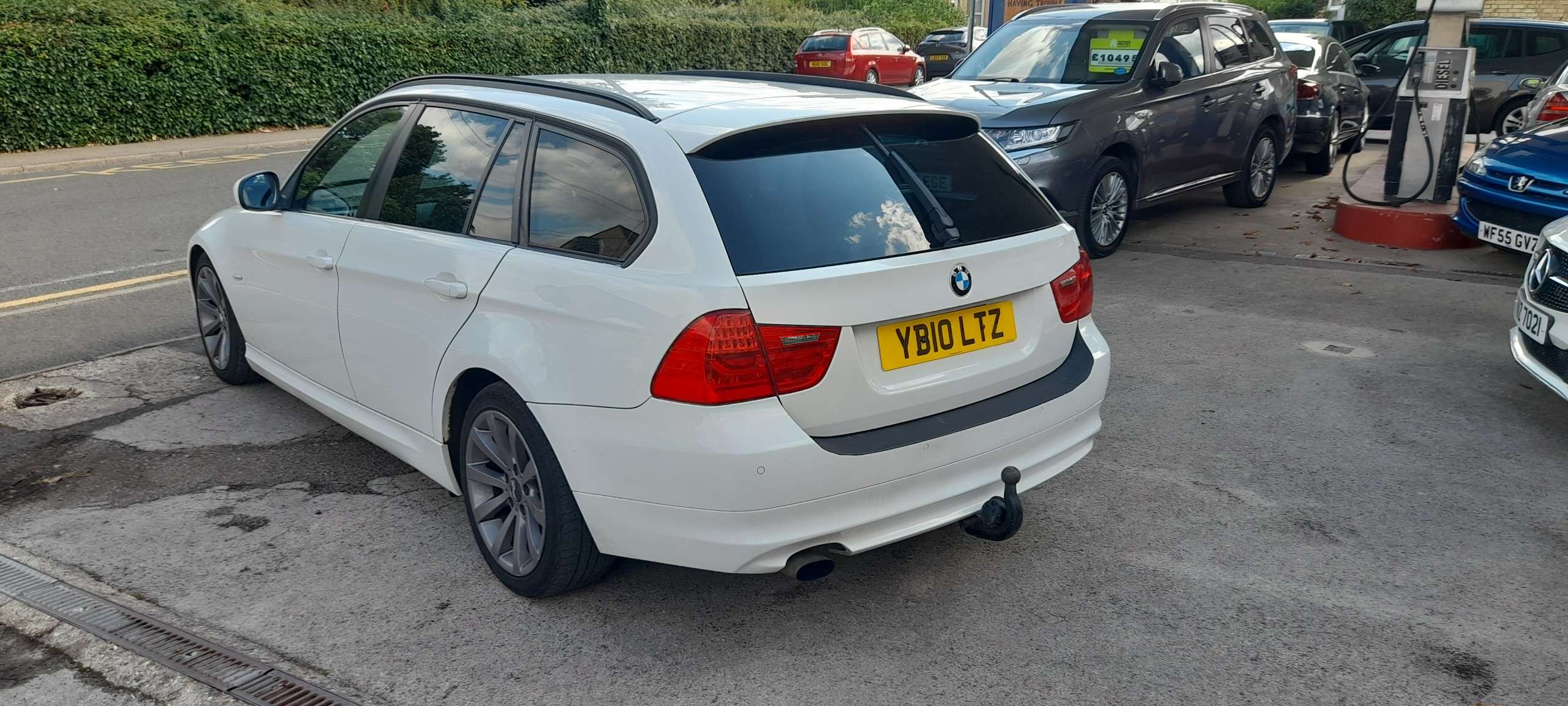 A 2010 BMW 3 SERIES 2.0 318d SE Touring 5dr Diesel Manual Euro 5 (143 ps) A 2010 BMW 3 SERIES 2.0 318d SE Touring 5dr Diesel Manual Euro 5 (143 ps)