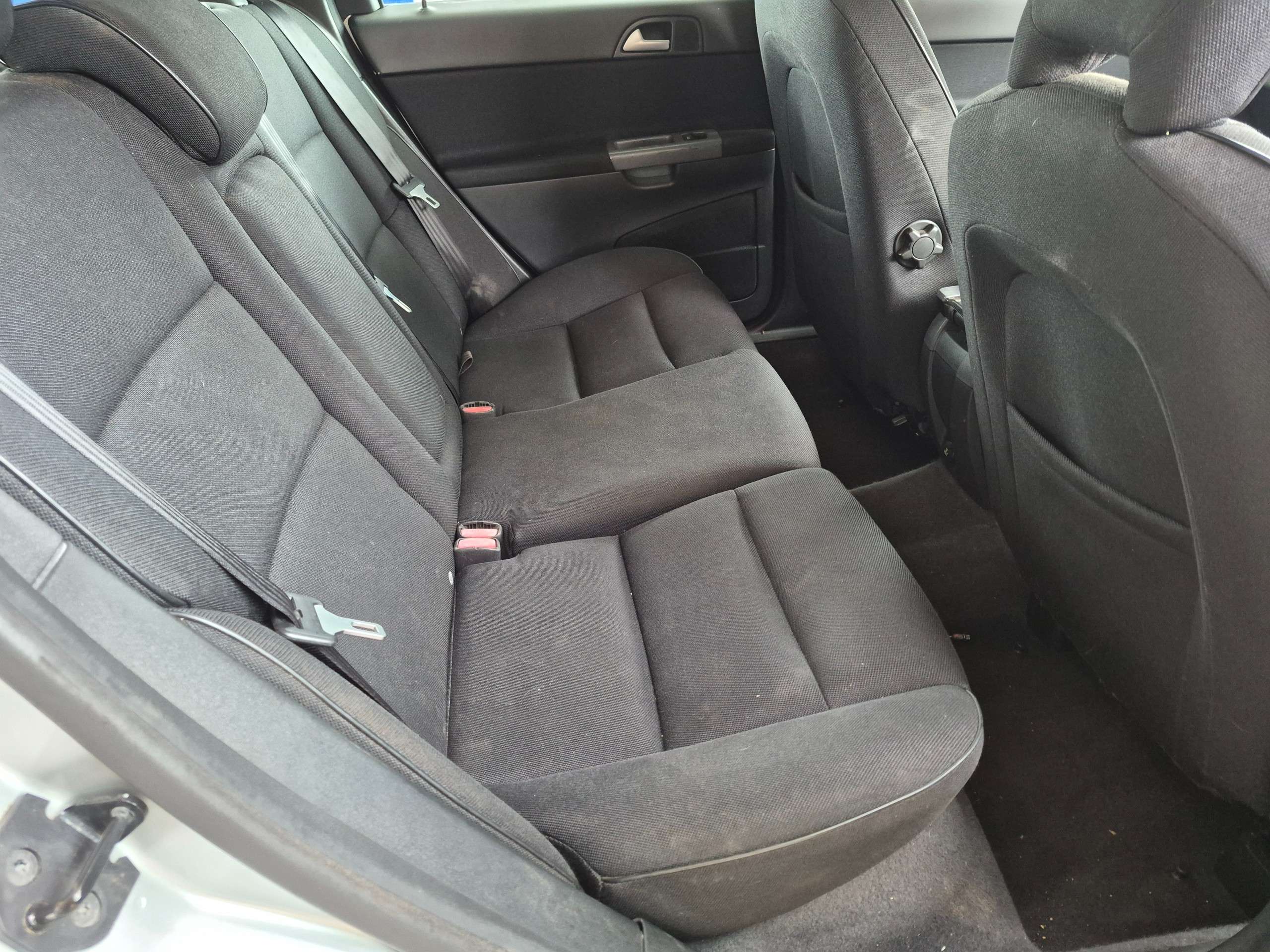 A 2009 VOLVO V50 1.6D DRIVe S Estate 5dr Diesel Manual Euro 4 (109 ps) A 2009 VOLVO V50 1.6D DRIVe S Estate 5dr Diesel Manual Euro 4 (109 ps)