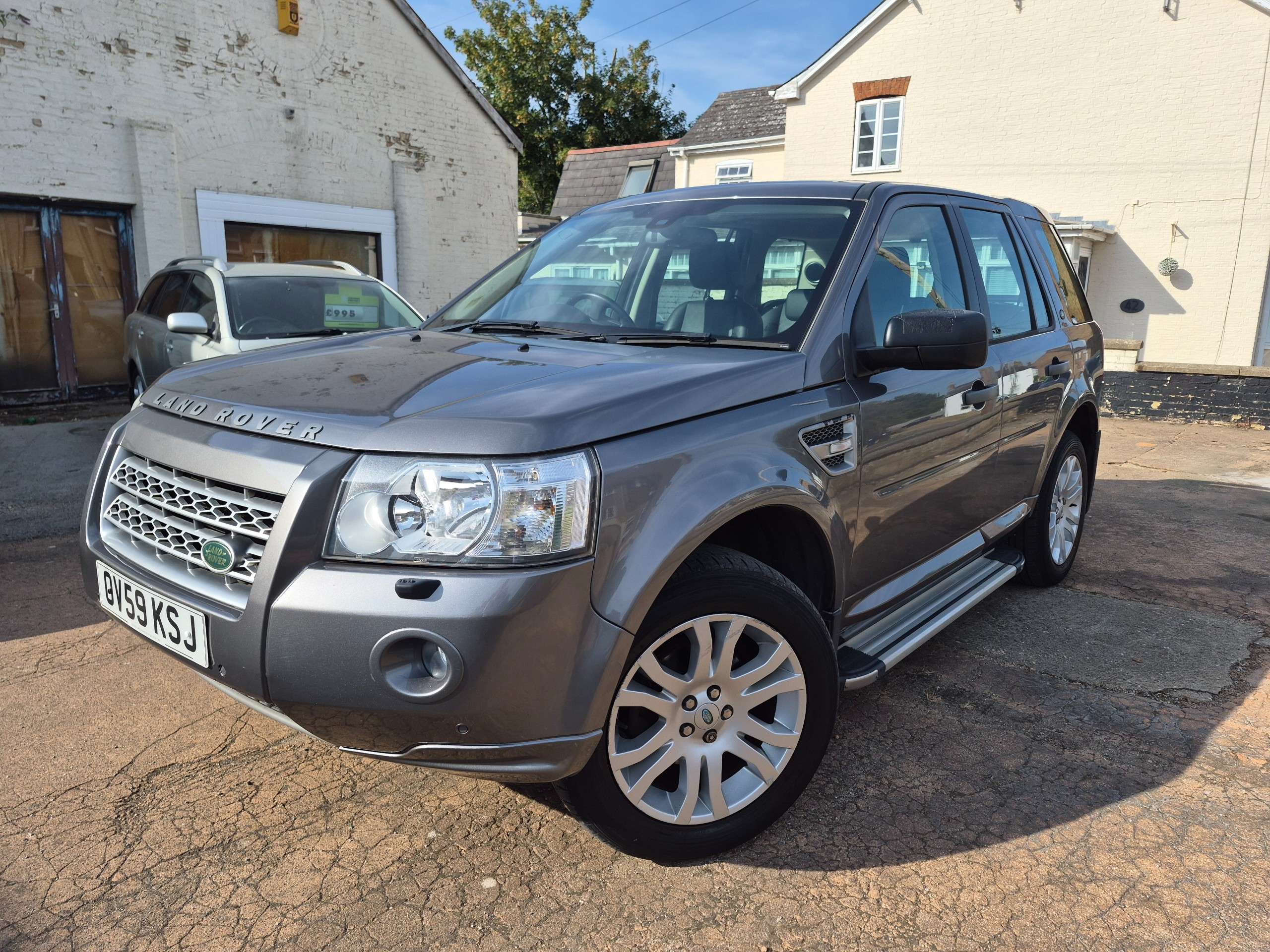 A 2009 LAND ROVER FREELANDER 2 2.2 TD4 HSE SUV 5dr Diesel Auto 4WD Euro 4 (160 ps) A 2009 LAND ROVER FREELANDER 2 2.2 TD4 HSE SUV 5dr Diesel Auto 4WD Euro 4 (160 ps)