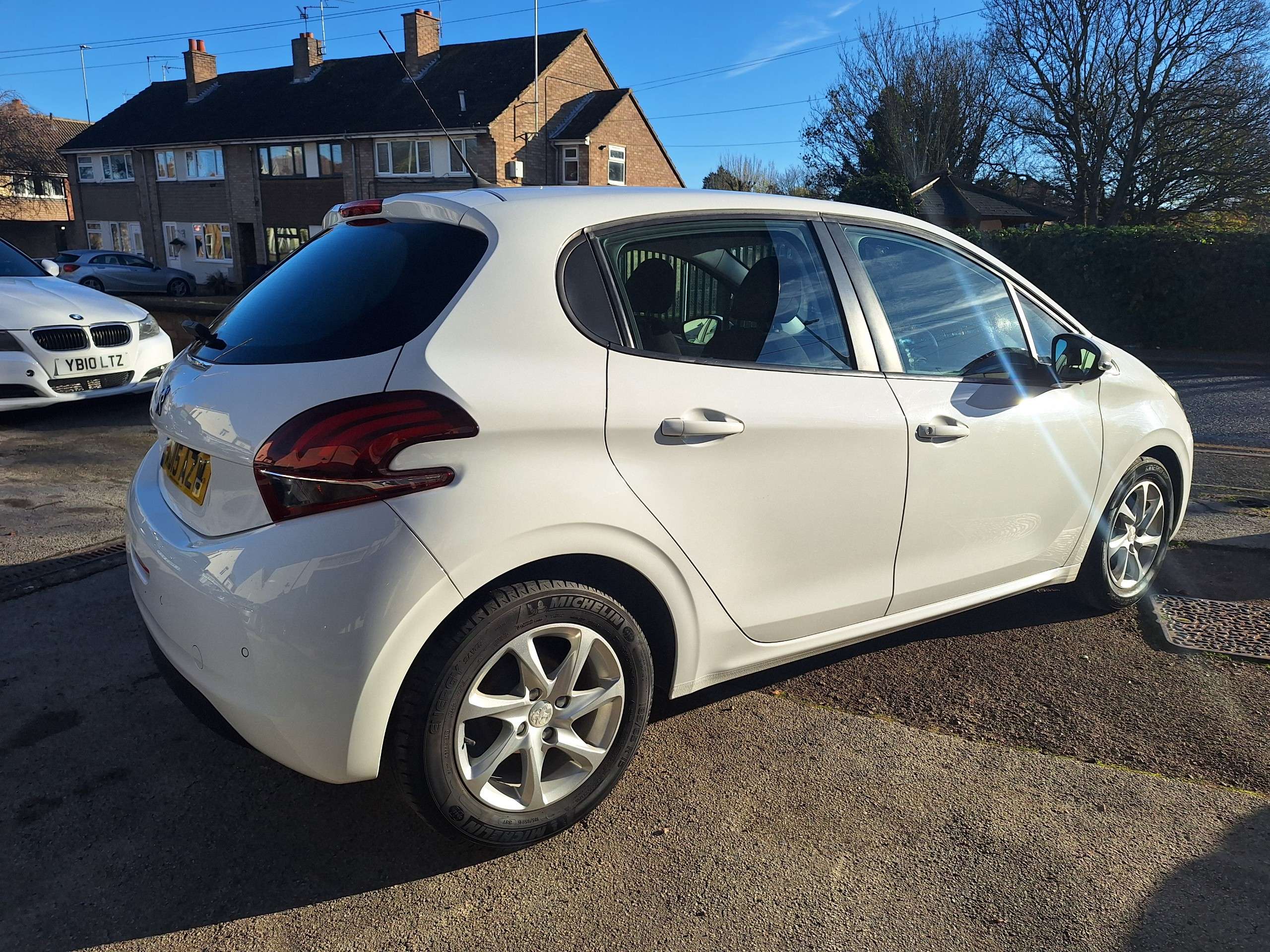 2015 PEUGEOT 208 2015 PEUGEOT 208