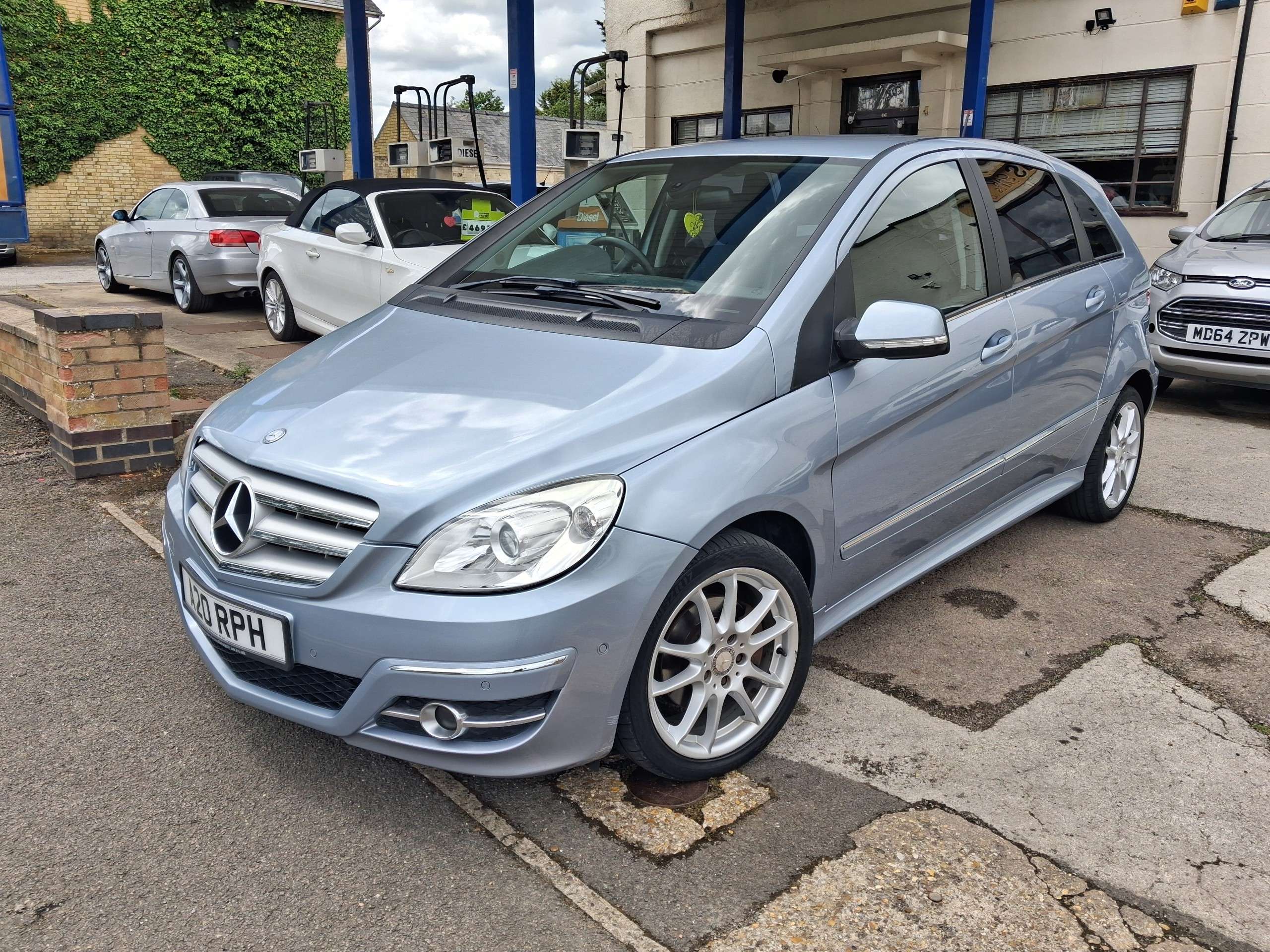 A 2010 MERCEDES-BENZ B CLASS 2.0 B180 CDI Sport MPV 5dr Diesel CVT (158 g/km, 109 bhp) A 2010 MERCEDES-BENZ B CLASS 2.0 B180 CDI Sport MPV 5dr Diesel CVT (158 g/km, 109 bhp)