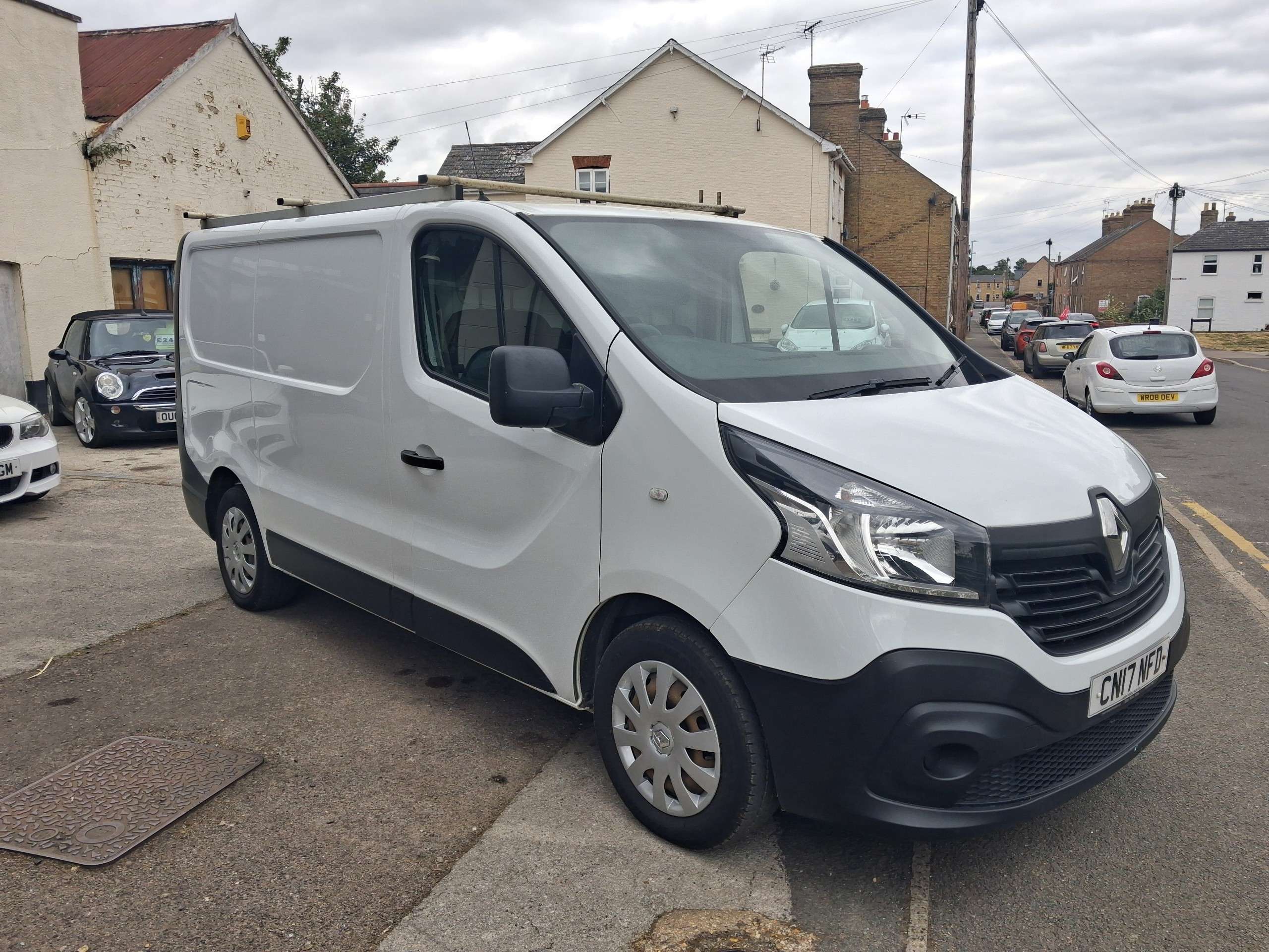 A 2017 RENAULT TRAFIC 1.6 dCi 27 Business Panel Van 5dr Diesel Manual SWB Standard Roof Euro 6 (120 ps) A 2017 RENAULT TRAFIC 1.6 dCi 27 Business Panel Van 5dr Diesel Manual SWB Standard Roof Euro 6 (120 ps)