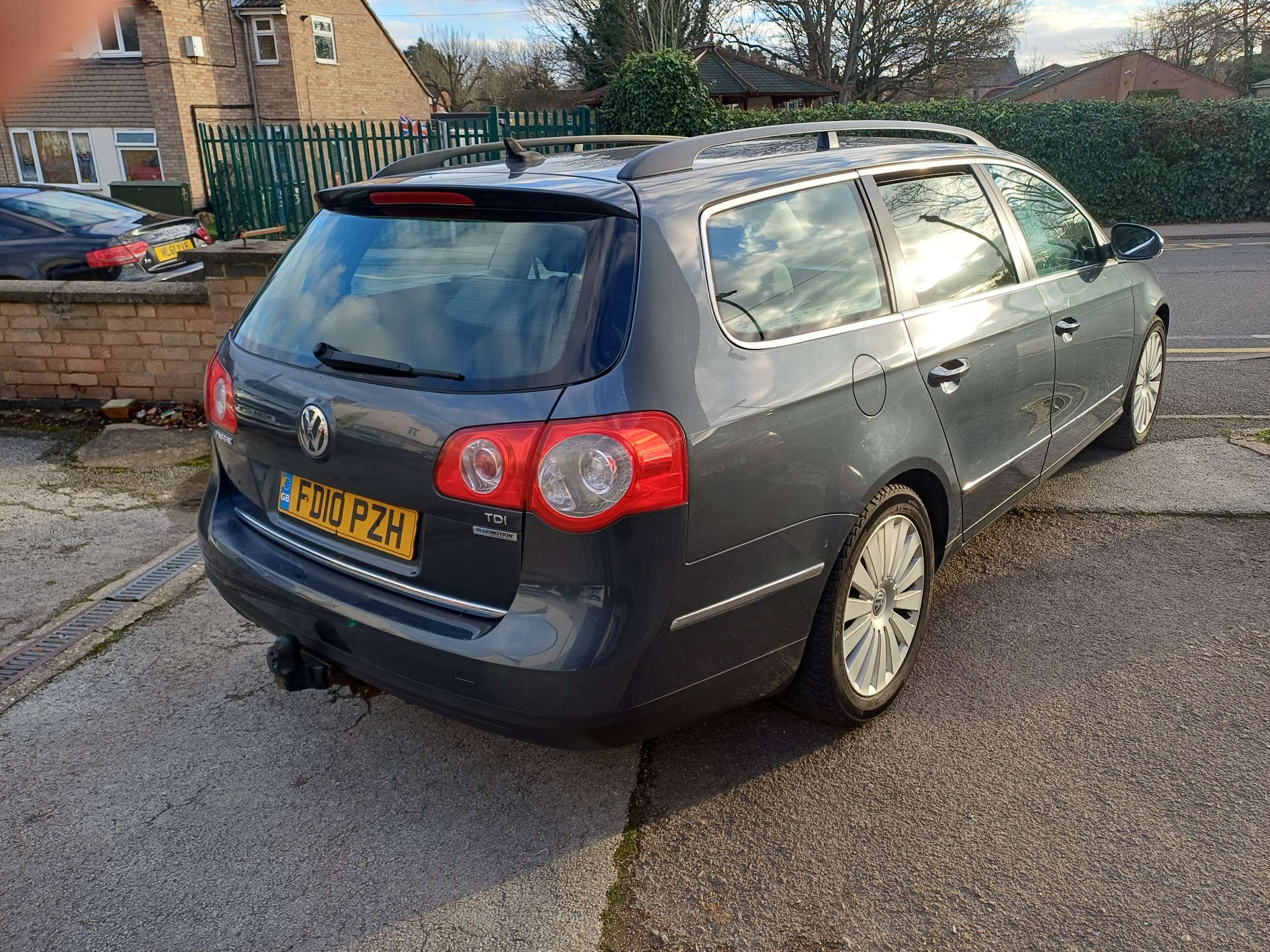 A 2010 VOLKSWAGEN PASSAT 2.0 TDI BlueMotion Tech Highline Estate 5dr Diesel Manual Euro 5 (s/s) (140 ps) A 2010 VOLKSWAGEN PASSAT 2.0 TDI BlueMotion Tech Highline Estate 5dr Diesel Manual Euro 5 (s/s) (140 ps)