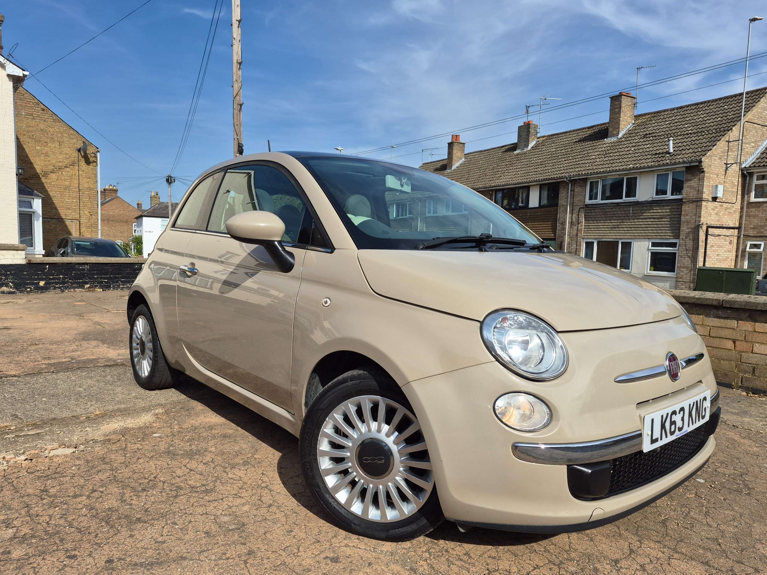 A 2013 FIAT 500 0.9 TwinAir Lounge Hatchback 3dr Petrol Manual Euro 5 (s/s) (85 bhp) A 2013 FIAT 500 0.9 TwinAir Lounge Hatchback 3dr Petrol Manual Euro 5 (s/s) (85 bhp)
