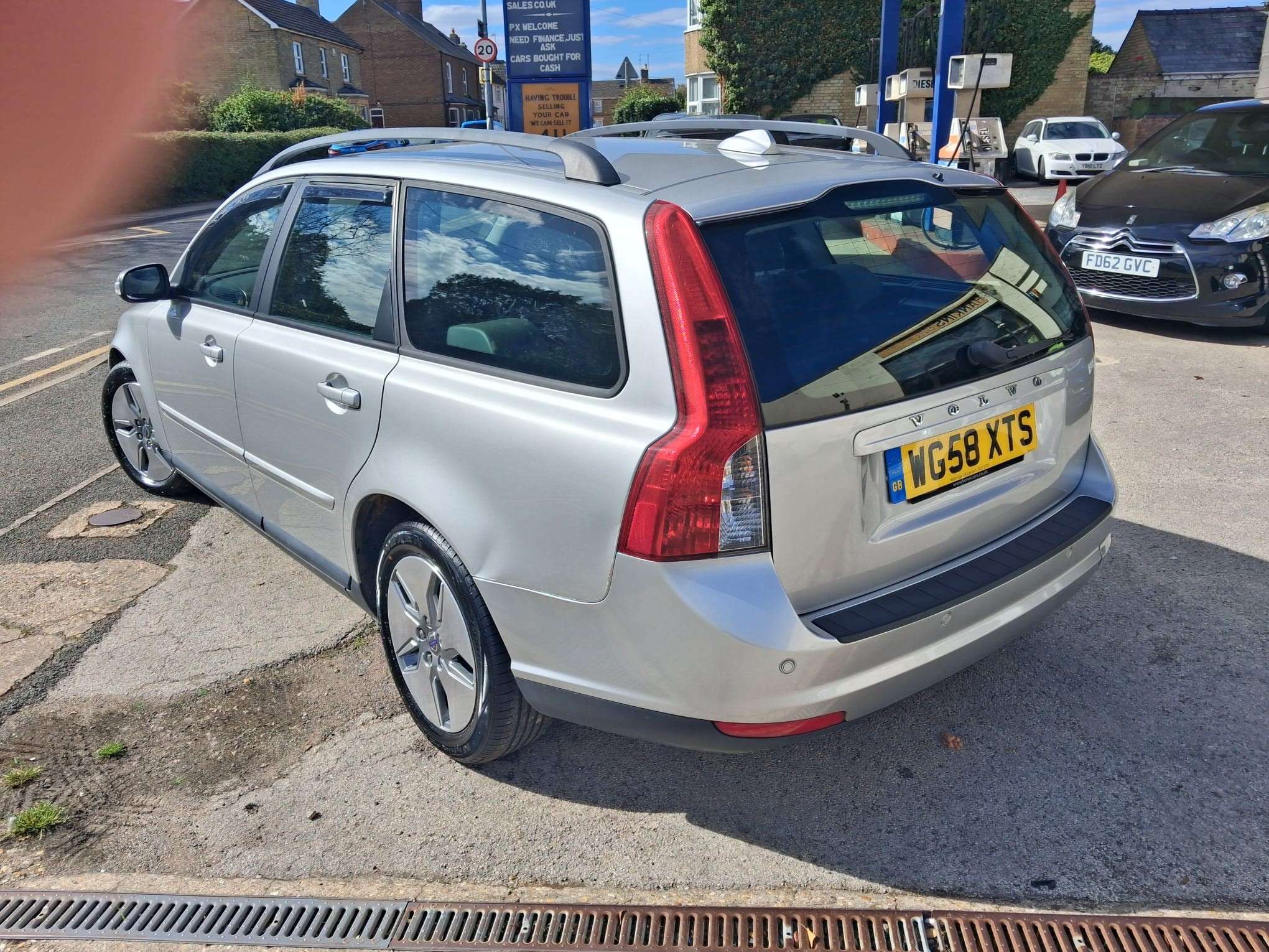 A 2009 VOLVO V50 1.6D DRIVe S Estate 5dr Diesel Manual Euro 4 (109 ps) A 2009 VOLVO V50 1.6D DRIVe S Estate 5dr Diesel Manual Euro 4 (109 ps)