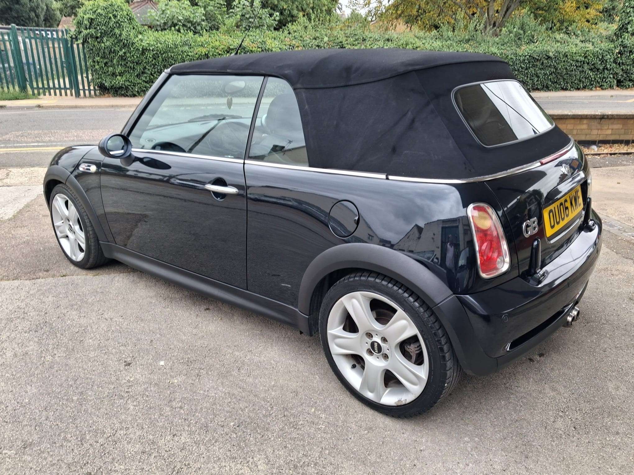 A 2006 MINI CONVERTIBLE 1.6 Cooper S Convertible 2dr Petrol Manual Euro 4 (163 bhp) A 2006 MINI CONVERTIBLE 1.6 Cooper S Convertible 2dr Petrol Manual Euro 4 (163 bhp)