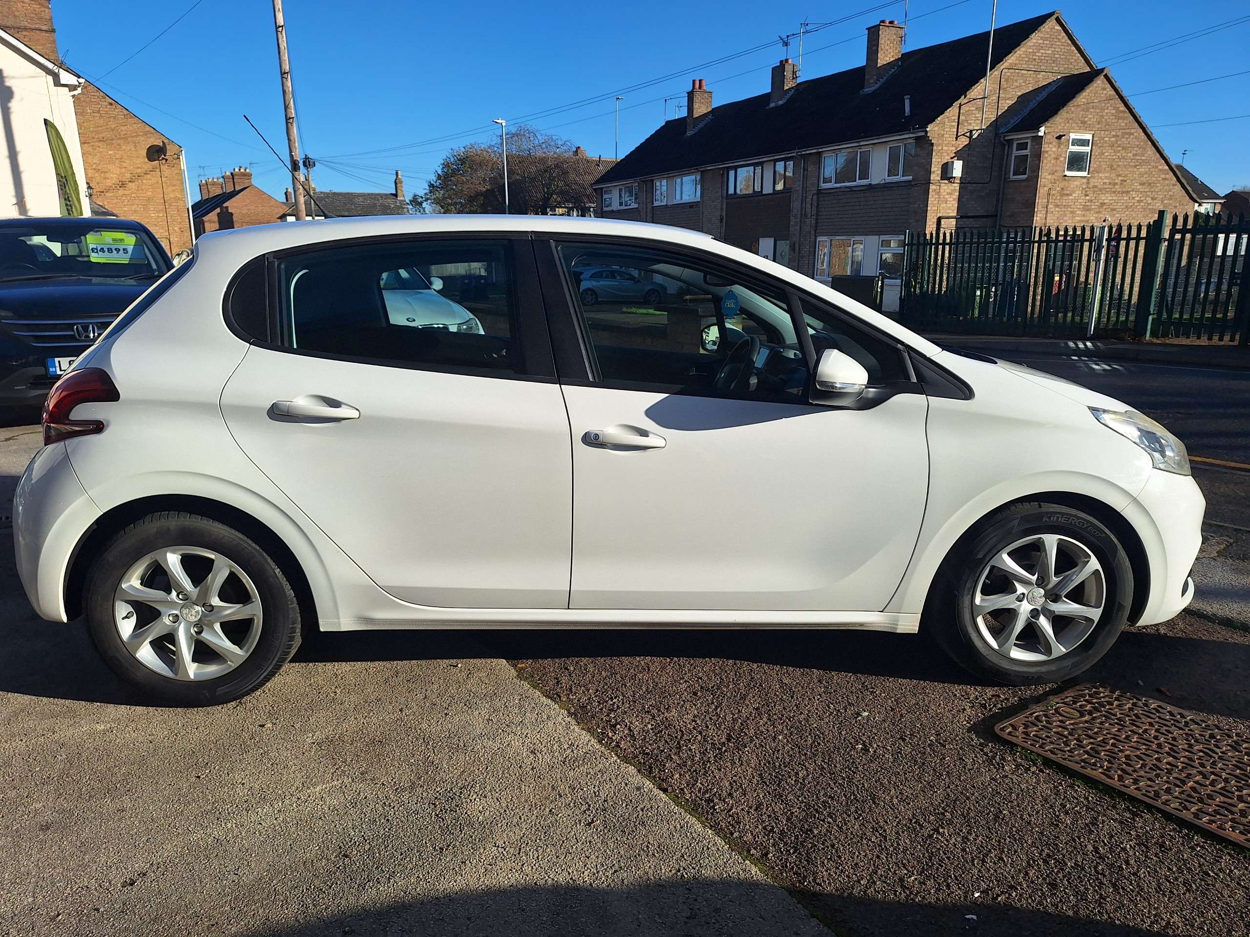 2015 PEUGEOT 208 2015 PEUGEOT 208
