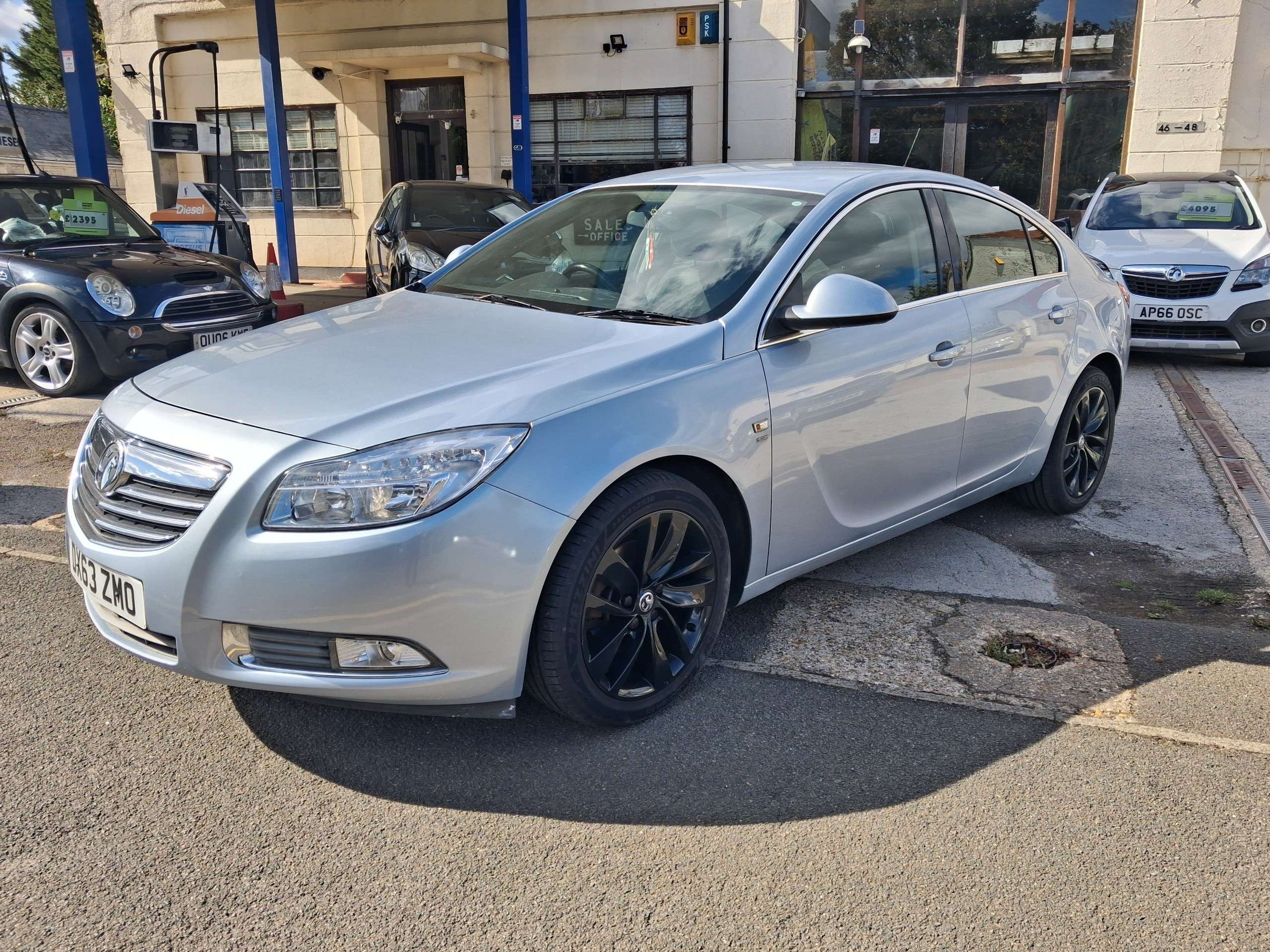 A 2013 VAUXHALL INSIGNIA 1.8 16V SRi Hatchback 5dr Petrol Manual Euro 5 (140 ps) A 2013 VAUXHALL INSIGNIA 1.8 16V SRi Hatchback 5dr Petrol Manual Euro 5 (140 ps)