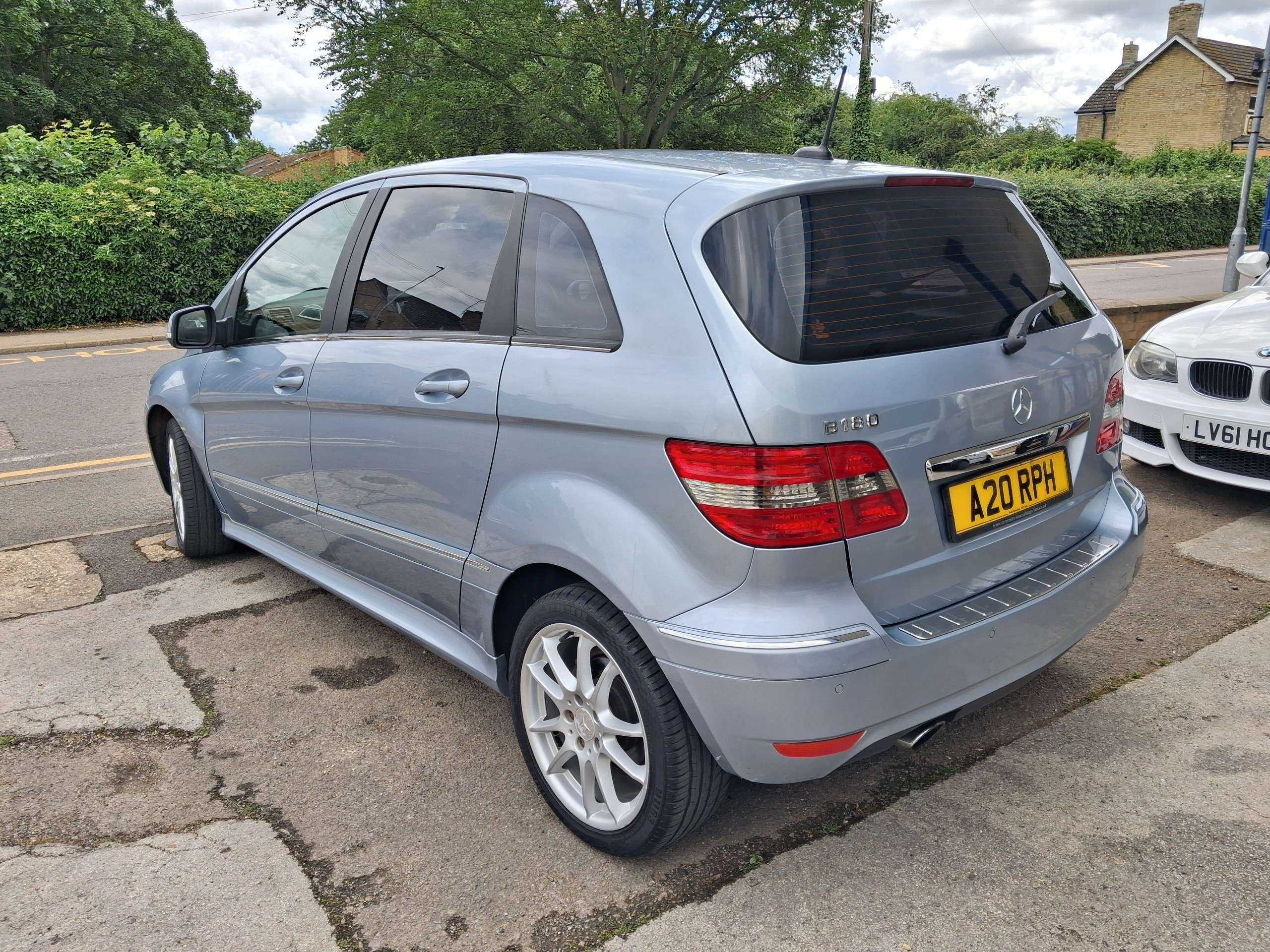 A 2010 MERCEDES-BENZ B CLASS 2.0 B180 CDI Sport MPV 5dr Diesel CVT (158 g/km, 109 bhp) A 2010 MERCEDES-BENZ B CLASS 2.0 B180 CDI Sport MPV 5dr Diesel CVT (158 g/km, 109 bhp)