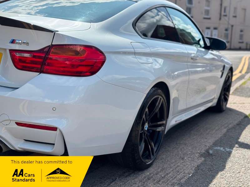 2015 BMW M4 2015 BMW M4