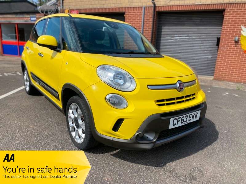 A 2014 FIAT 500L 1.3 MultiJet Trekking Dualogic Euro 5 (s/s) 5dr A 2014 FIAT 500L 1.3 MultiJet Trekking Dualogic Euro 5 (s/s) 5dr