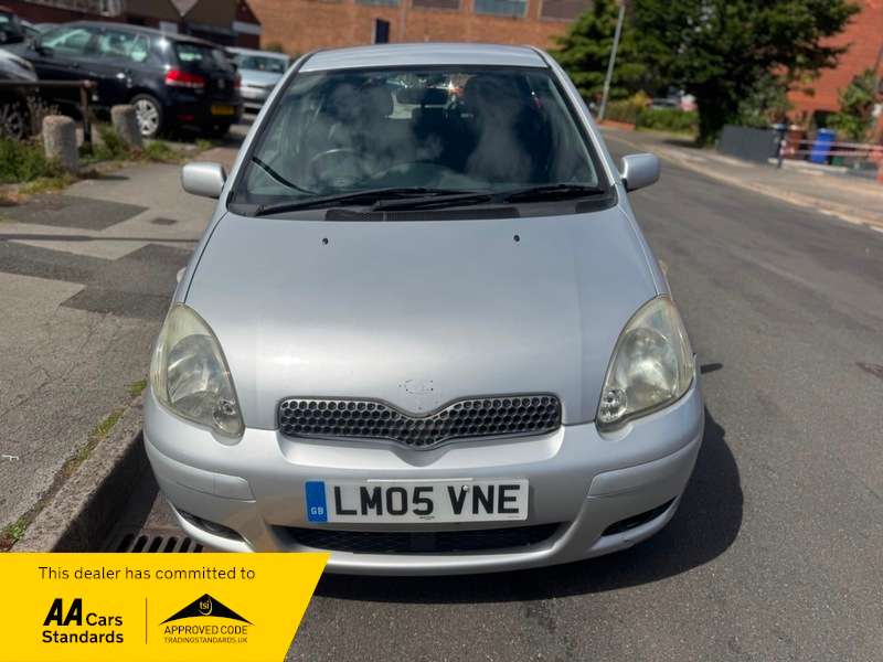 A 2005 TOYOTA YARIS 1.3 VVT-i Colour Collection 5dr A 2005 TOYOTA YARIS 1.3 VVT-i Colour Collection 5dr